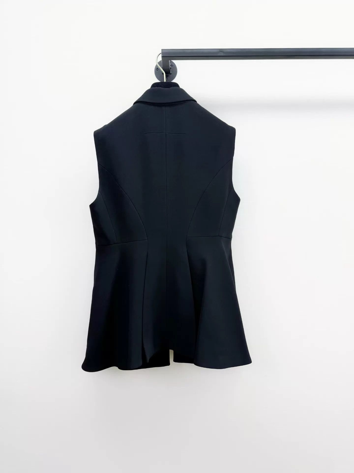 Givenchy Givenchy Authentic Wool-Silk Vest Size 40 Worn Once Size S / US 4 / IT 40 - 7 Thumbnail