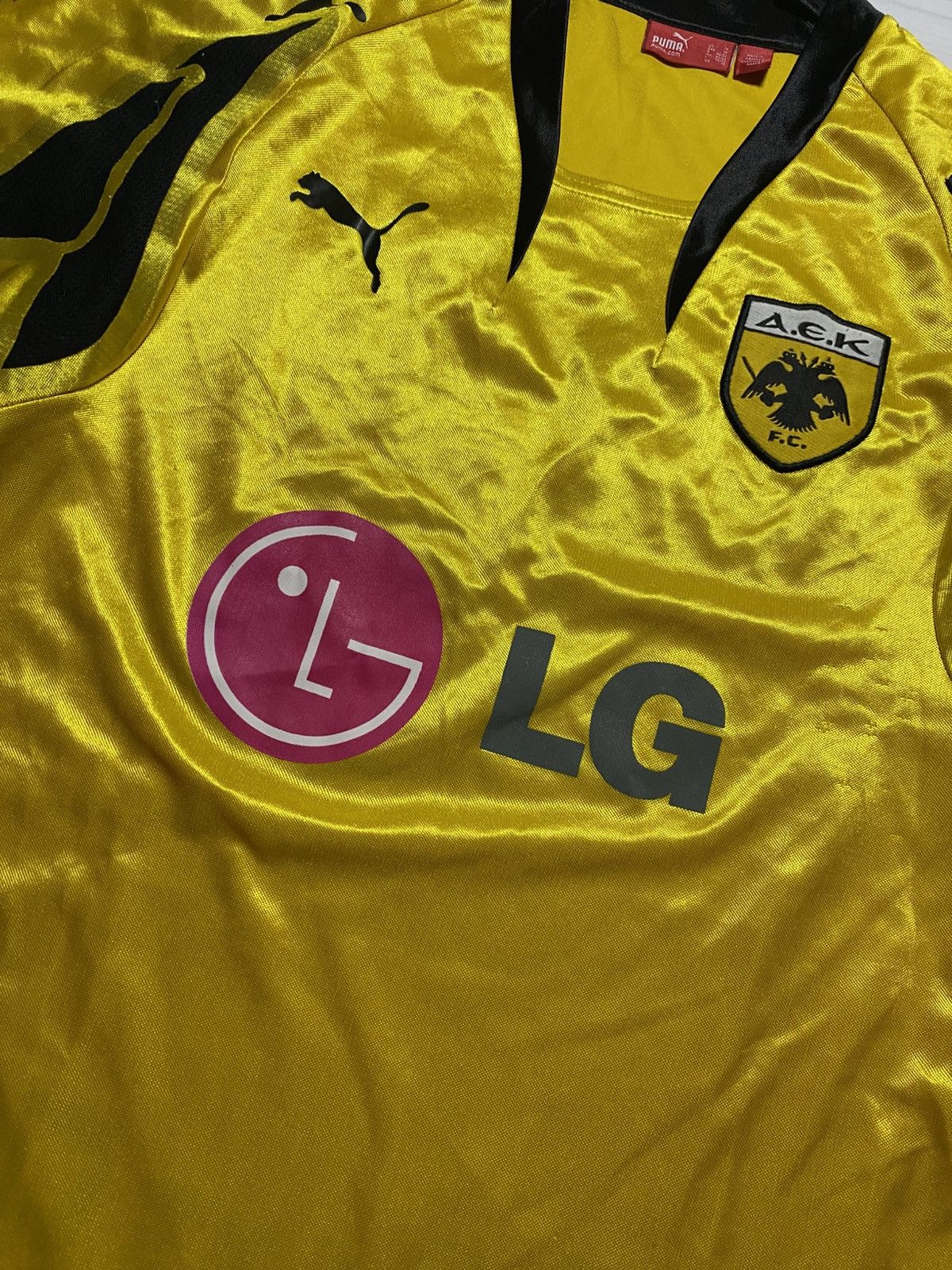 Puma Vintage AEK Athens FC 2007/08 home football y2k t shirt Size US M / EU 48-50 / 2 - 5 Thumbnail