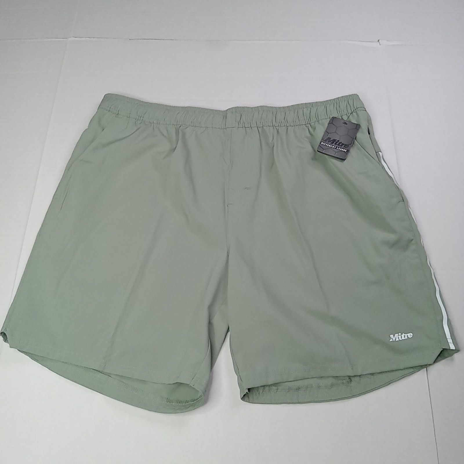 Other Mitre Men’s XL Elastic Waist Green Shorts With 7” Inseam NWT Size US 38 / EU 54 - 1 Thumbnail