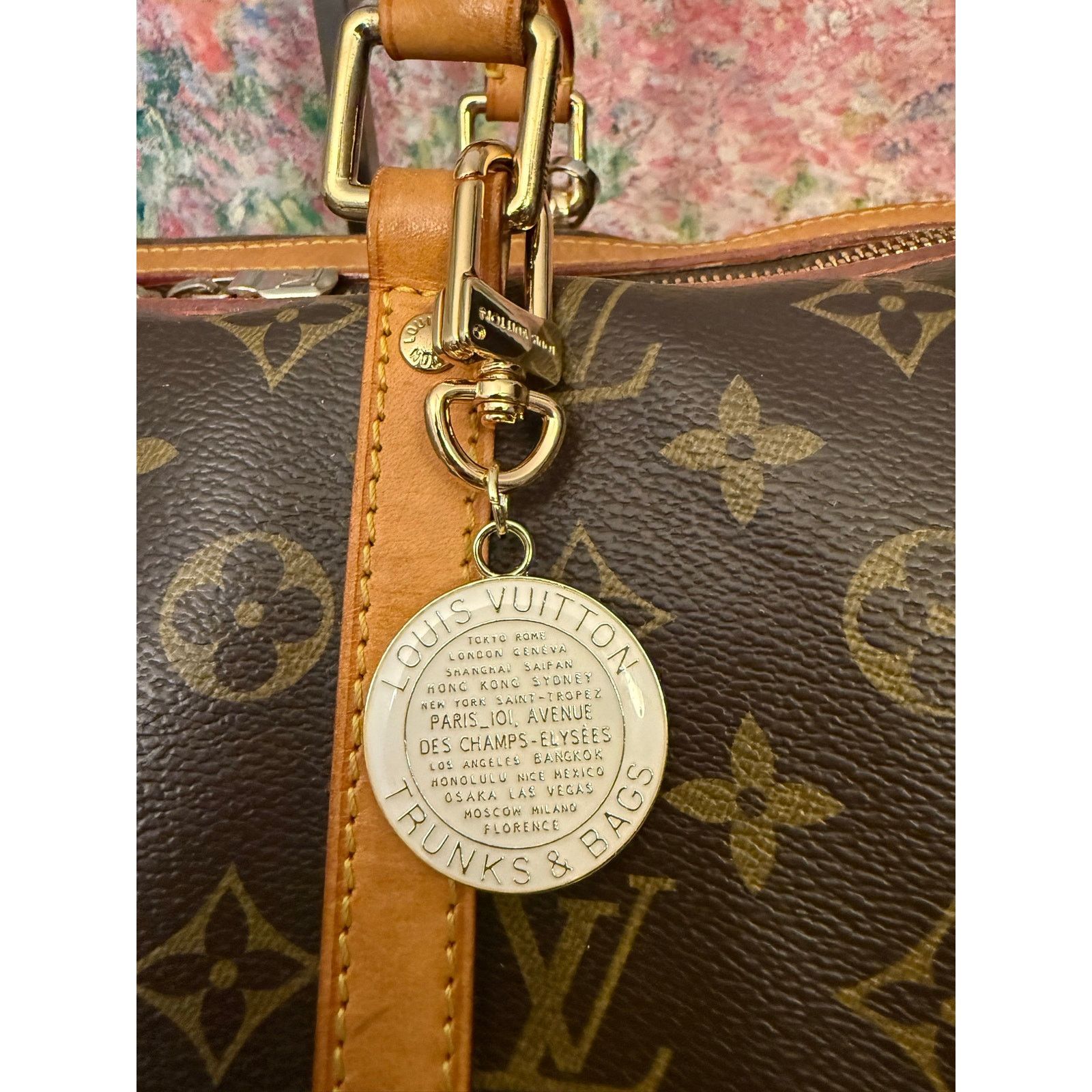 Other Gorgeous White & Gold Handmade Designer Bag Charm Keychain Size ONE SIZE - 3 Thumbnail