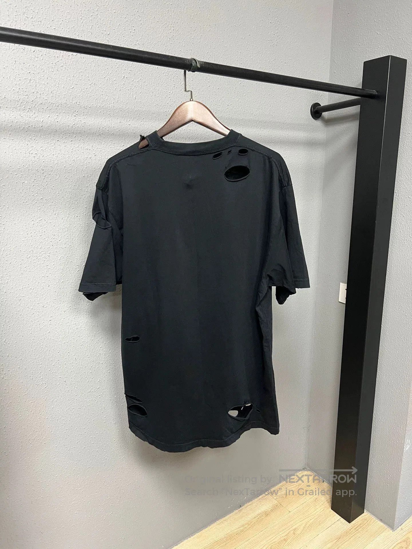 Balenciaga balenciaga distressed short sleeve t. Size US XS / EU 42 / 0 - 2 Thumbnail
