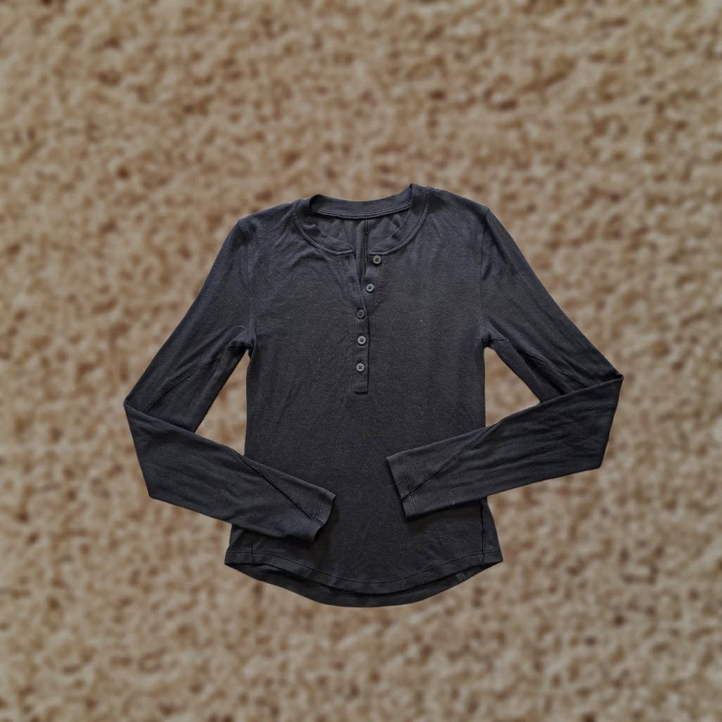 Lululemon Lululemon Top Womens Size 6 Black Hold Tight Henley Ribbed Long Sleeve Casual Shirt Mens? Women? Size M / US 6-8 / IT 42-44 - 1 Thumbnail