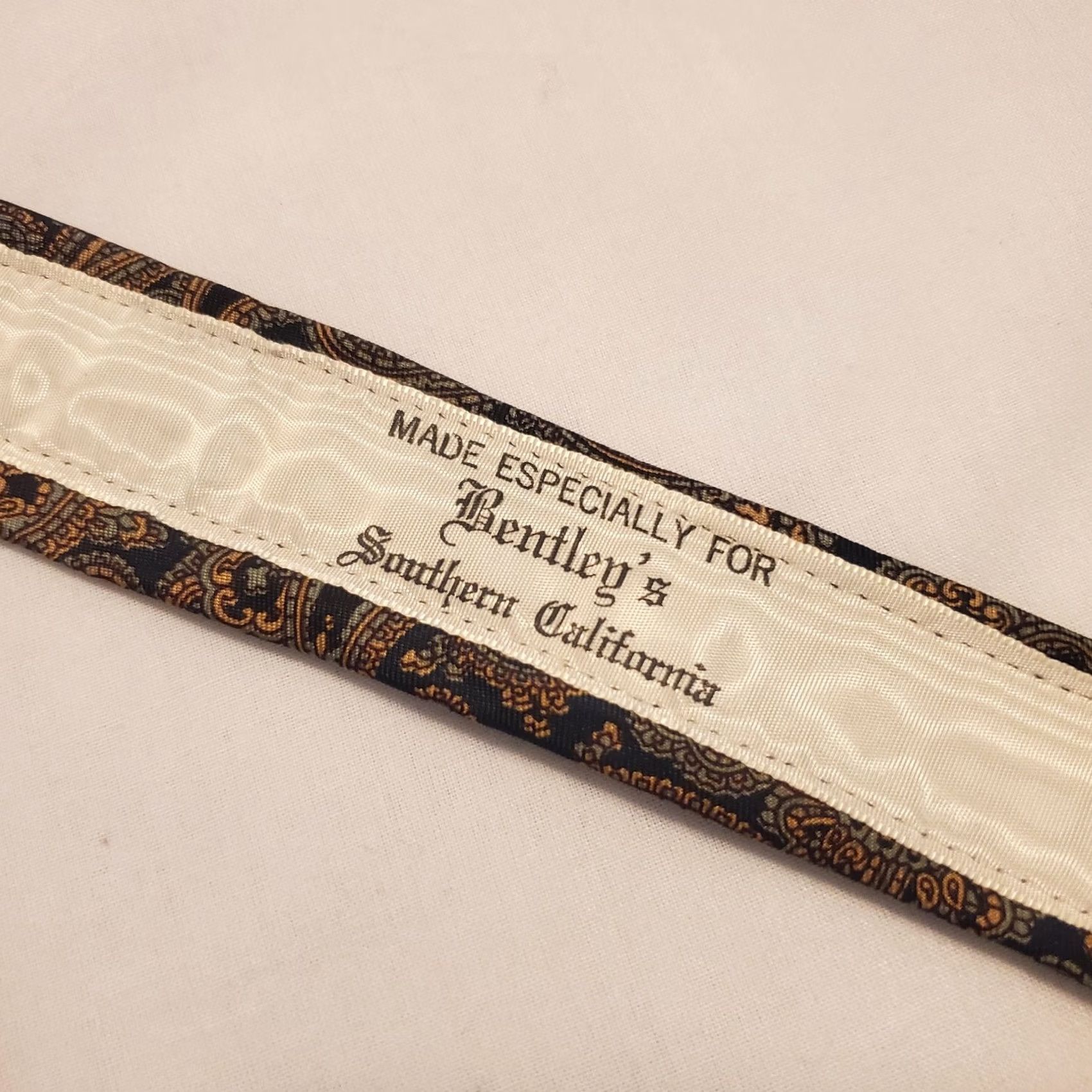 Vintage VINTAGE Pride Of England Bentley's Of So Cal Neck Tie Paisley Navy Blue Yellow Mens Size ONE SIZE - 4 Thumbnail