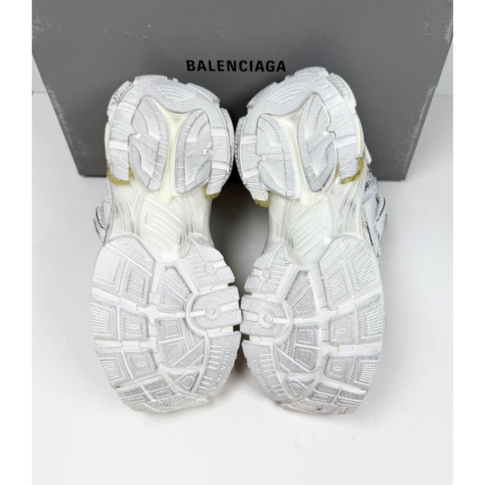 Balenciaga Size 36EU/6W - Balenciaga Runner Kith Distressed NEW Size US 6 / IT 36 - 8 Thumbnail