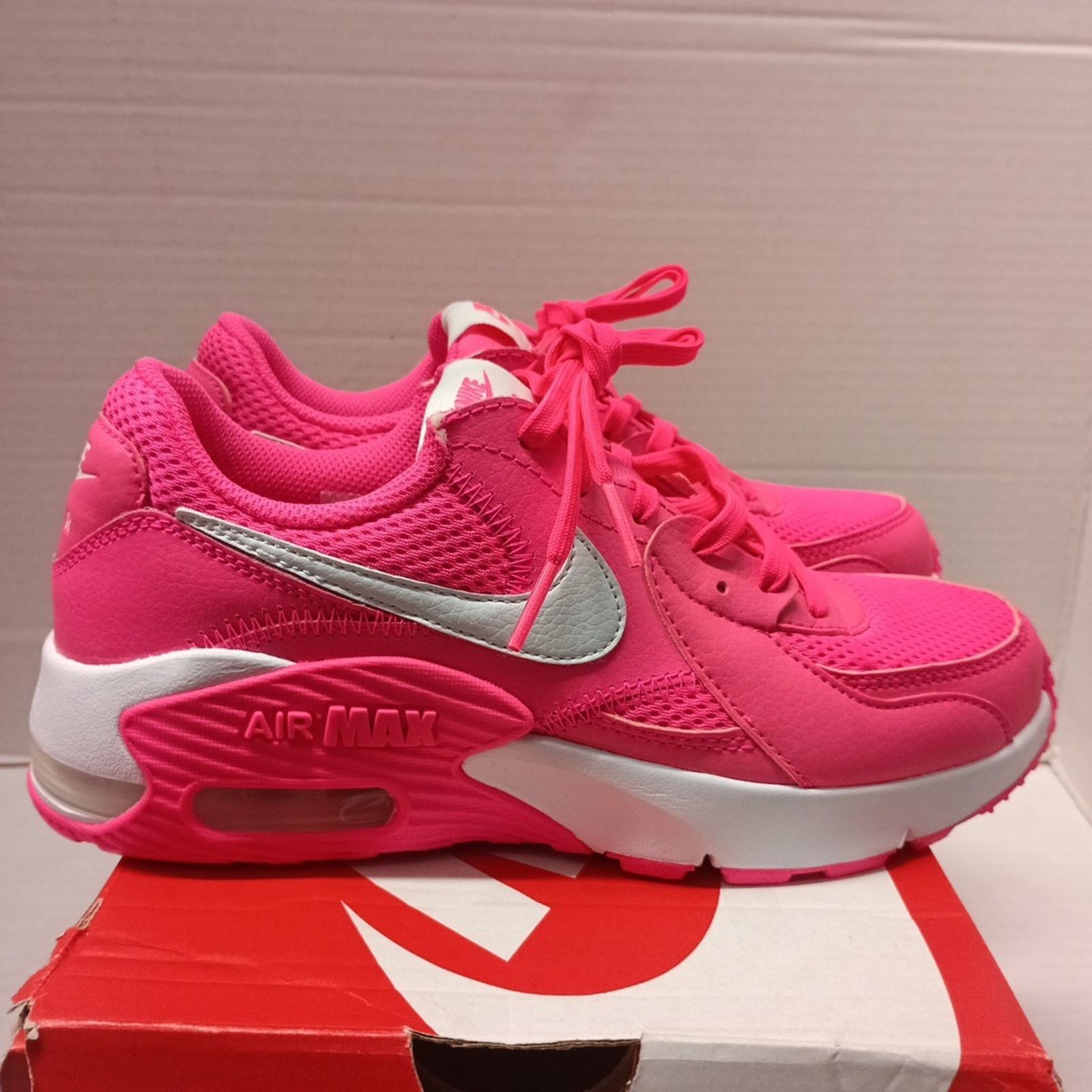 Nike Nike Air Max Women's Running Shoes Size 6 Hyper Pink & White Size US 6 / IT 36 - 1 Thumbnail