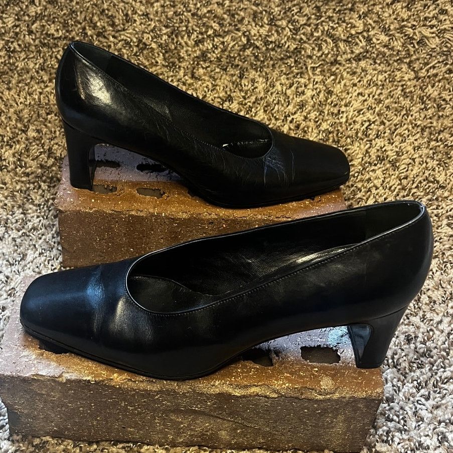 Giorgio Armani Giorgio Armani Leather Block Heel Pump Shoes Black 38.5 Size US 8.5 / IT 38.5 - 2 Thumbnail