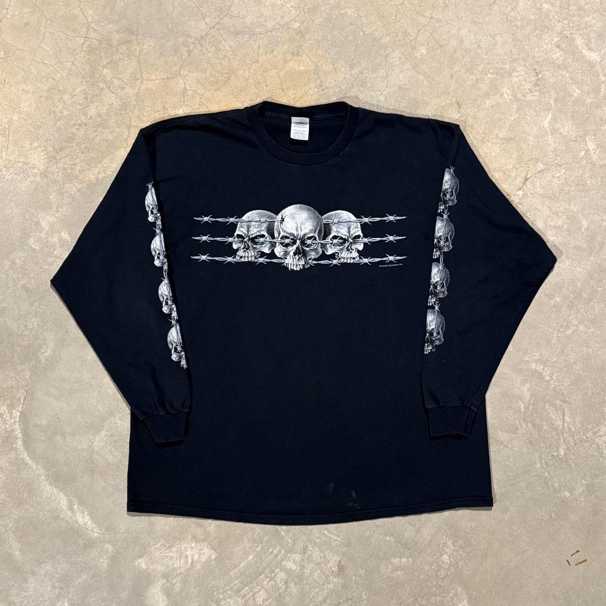 Vtg 2000s Faded Skull Barbed Wire Tee ERD Grunge Y2K Goth