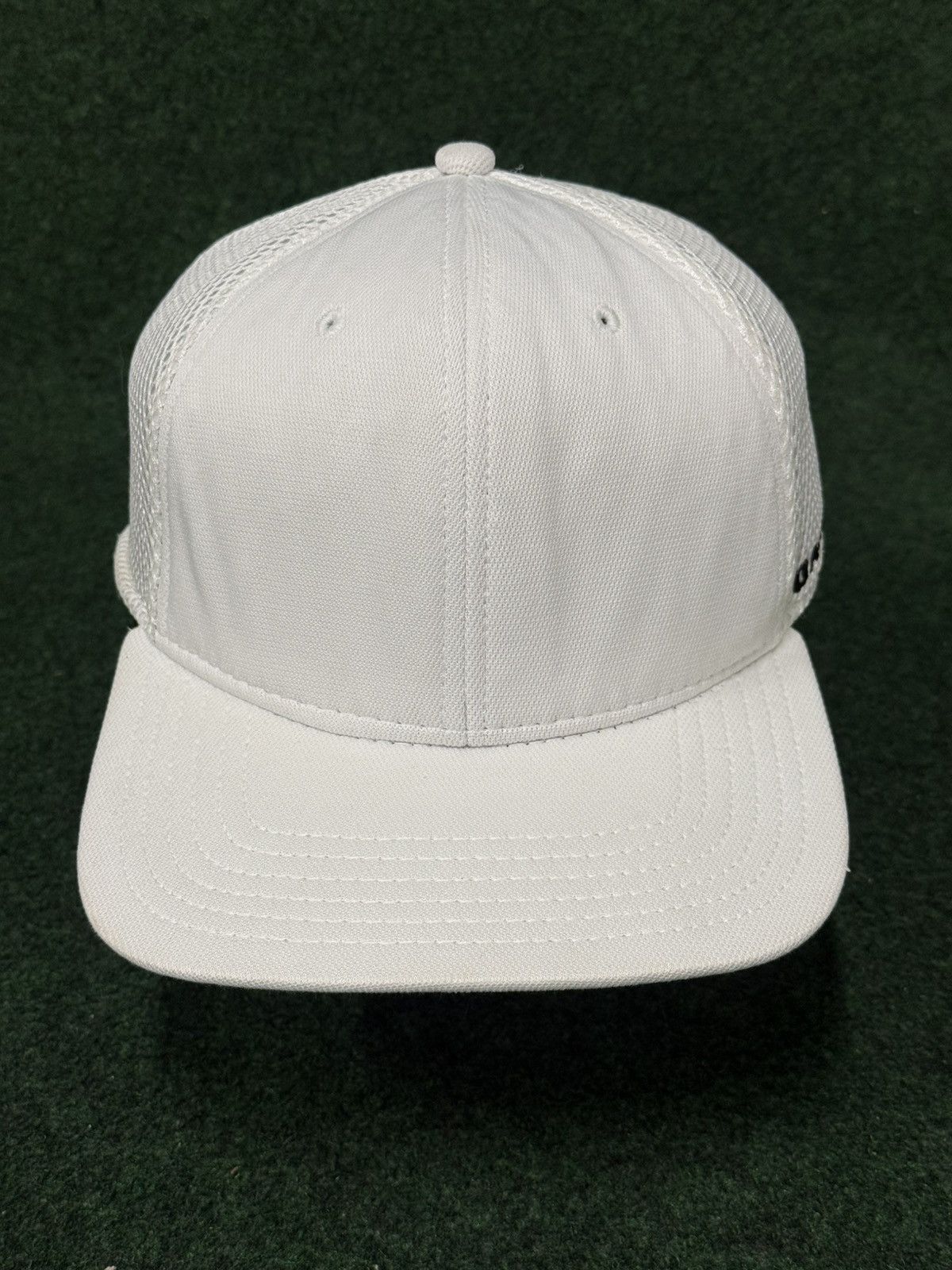 Oakley Vintage Y2k Oakley Spellout Logo Flexfit Hat Size ONE SIZE - 1 Thumbnail