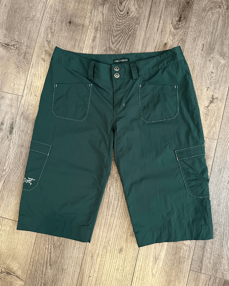 Arc'teryx Arc'teryx Women's Long Green Bermuda Cargo Shorts - 12 (32) Size 32" / US 10 / IT 46 - 1 Thumbnail