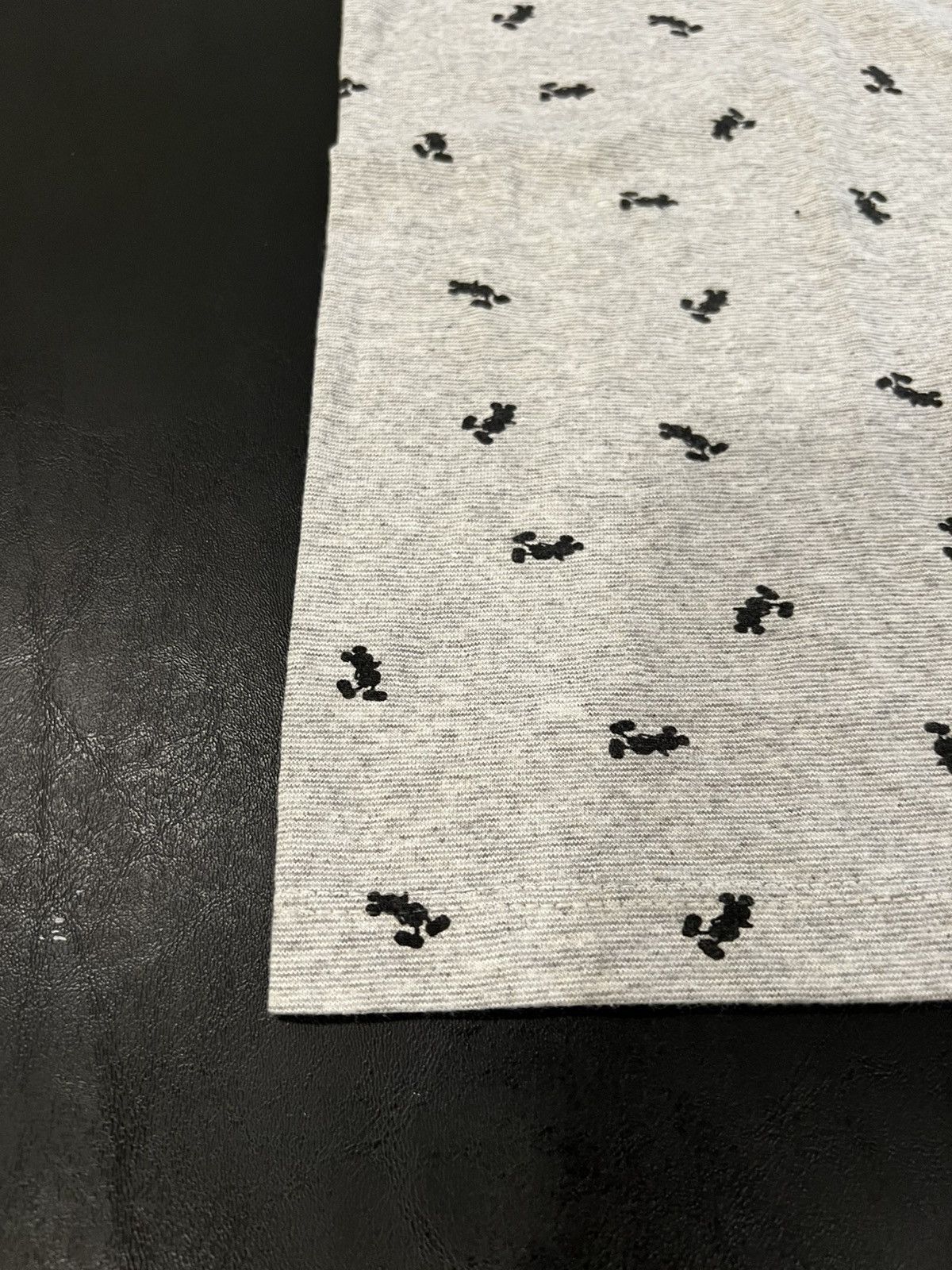 Disney Disney Grey T-Shirt Size US L / EU 52-54 / 3 - 10 Thumbnail