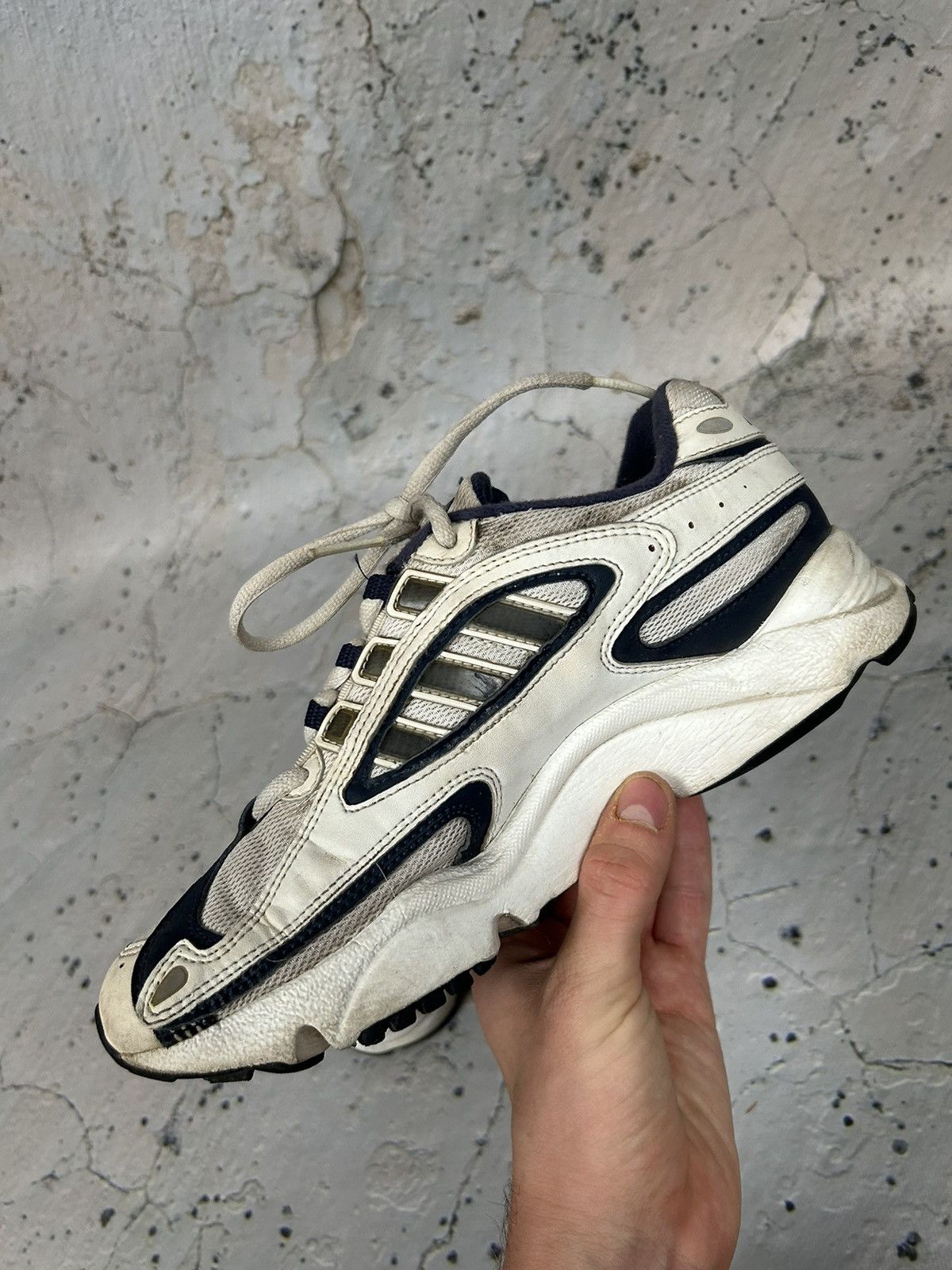 Adidas Vintage Adidas Ozweego 90s Sneakers Running Shoes Retro Hype Size US 7 / EU 40 - 6 Thumbnail
