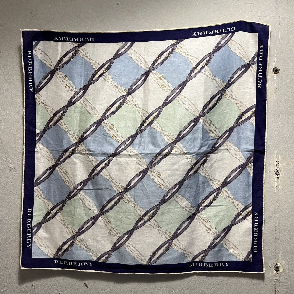 Burberry Burberry Scarf Vintage Print Size ONE SIZE - 1 Thumbnail