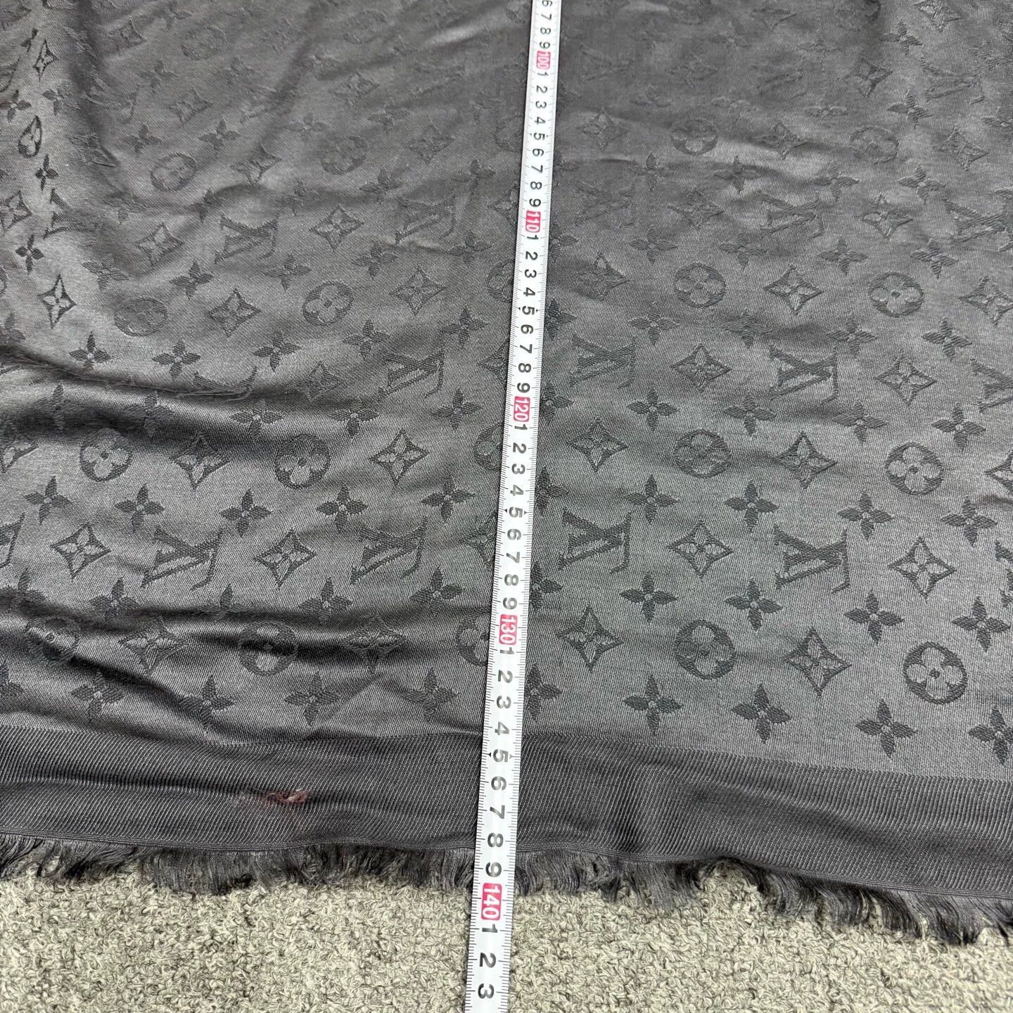 Louis Vuitton LV gray allover 140x140cm scarf 99new Size ONE SIZE - 4 Thumbnail