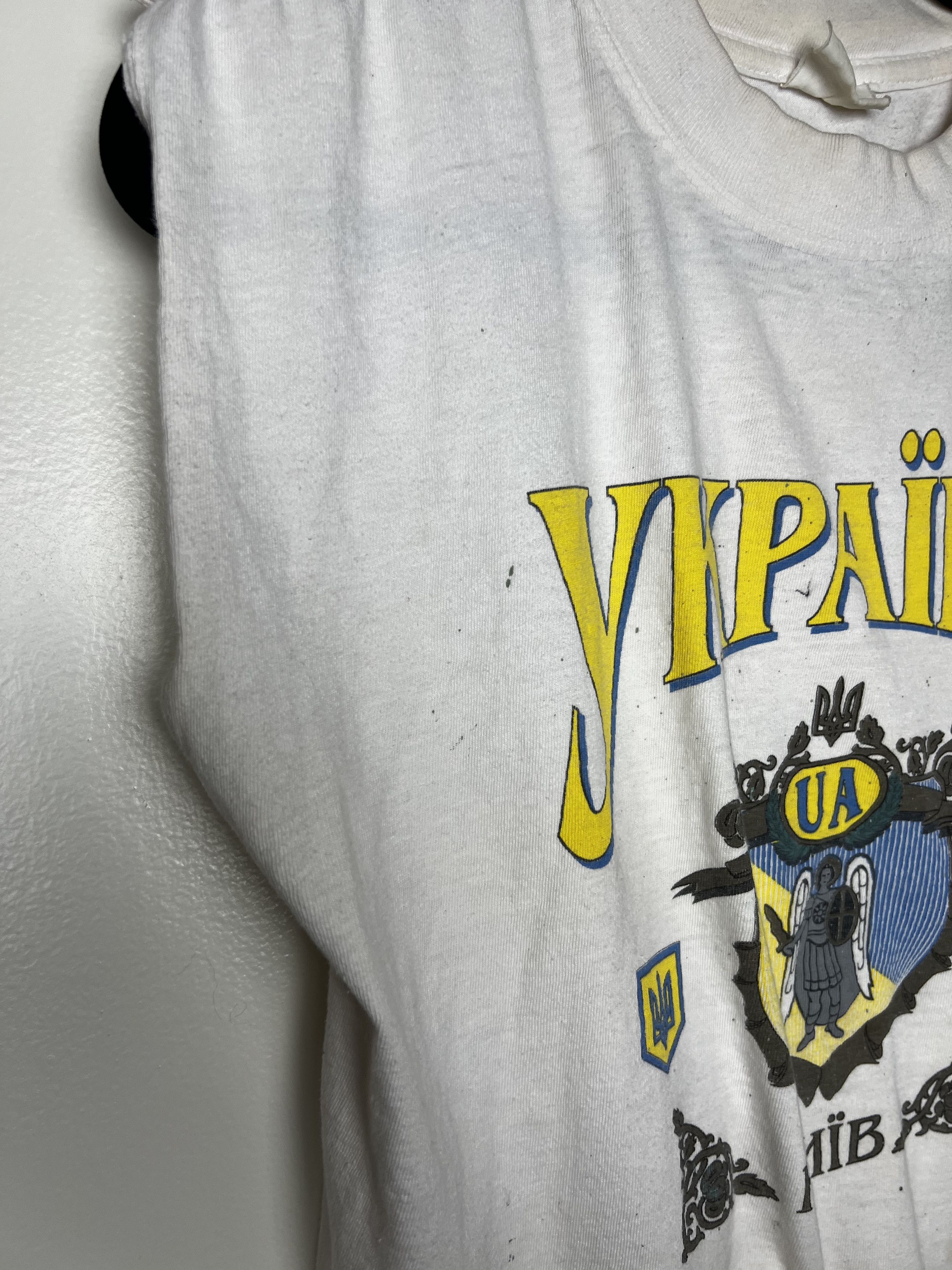 Vintage Vintage Kyiv, Ukraine Crest Cut Off Crop Souvenir T-shirt Size US S / EU 44-46 / 1 - 5 Thumbnail