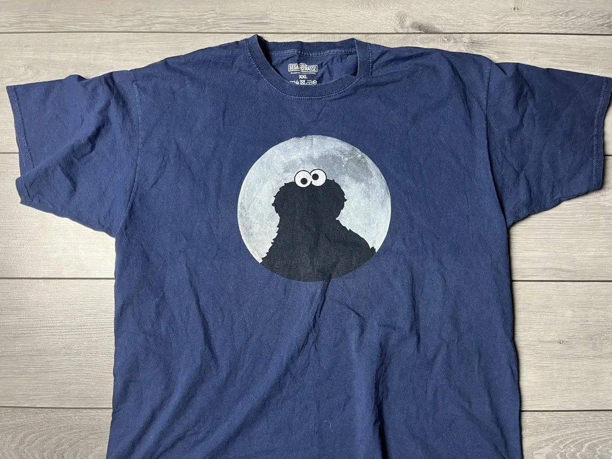 Japanese Brand Sesame Street Tshirt Japanese kaws size XXLarge Size US XXL / EU 58 / 5 - 3 Thumbnail