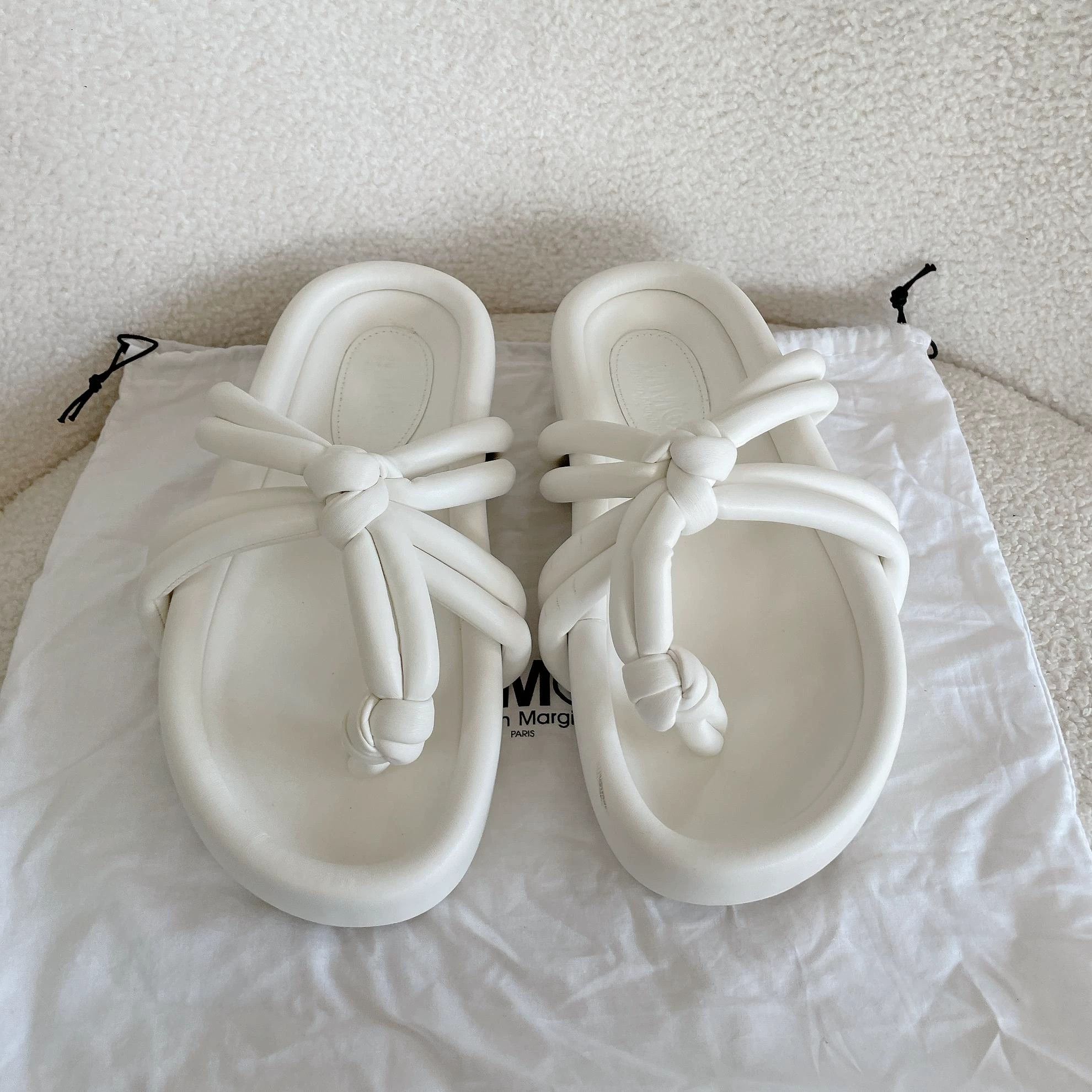 Maison Margiela MM6 Maison Margiela White Lambskin Flip Flops 39 Size US 9 / IT 39 - 1 Thumbnail