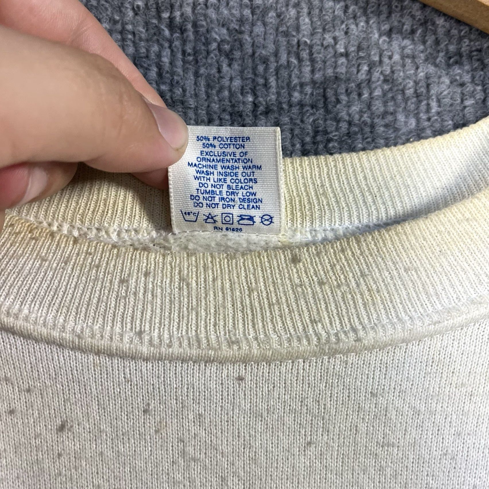 Velva Sheen VINTAGE Mickey Mouse Sweatshirt Velva Sheen 90s White XL Men Pullover Size US XL / EU 56 / 4 - 7 Thumbnail