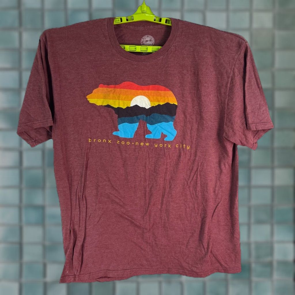 Vintage Duck Co Bronx Zoo NYC T-Shirt Adults XL Maroon Red Graphic Print Crew Neck Short Sleeve Logo Bear City Zoo Mens 2000s Vintage: No Gift? Size US XL / EU 56 / 4 - 1 Thumbnail
