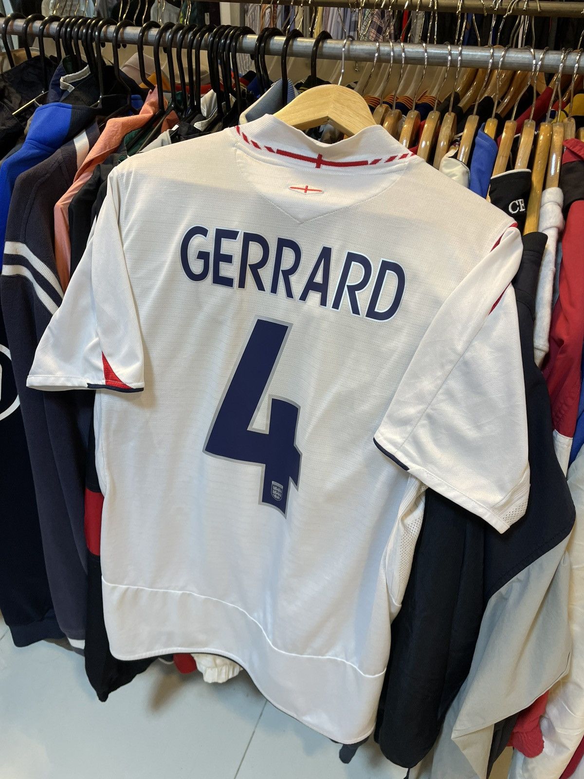 Umbro Vintage 2005 England Home Kit GERRARD4 Size US L / EU 52-54 / 3 - 1 Thumbnail