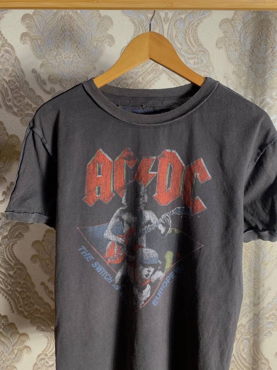 AC/DC × Vintage VERY RARE AC/DC THE SWITCH IS ON EUROPE TOUR 84 ROCK T-SHIRT Size US M / EU 48-50 / 2 - 4 Thumbnail
