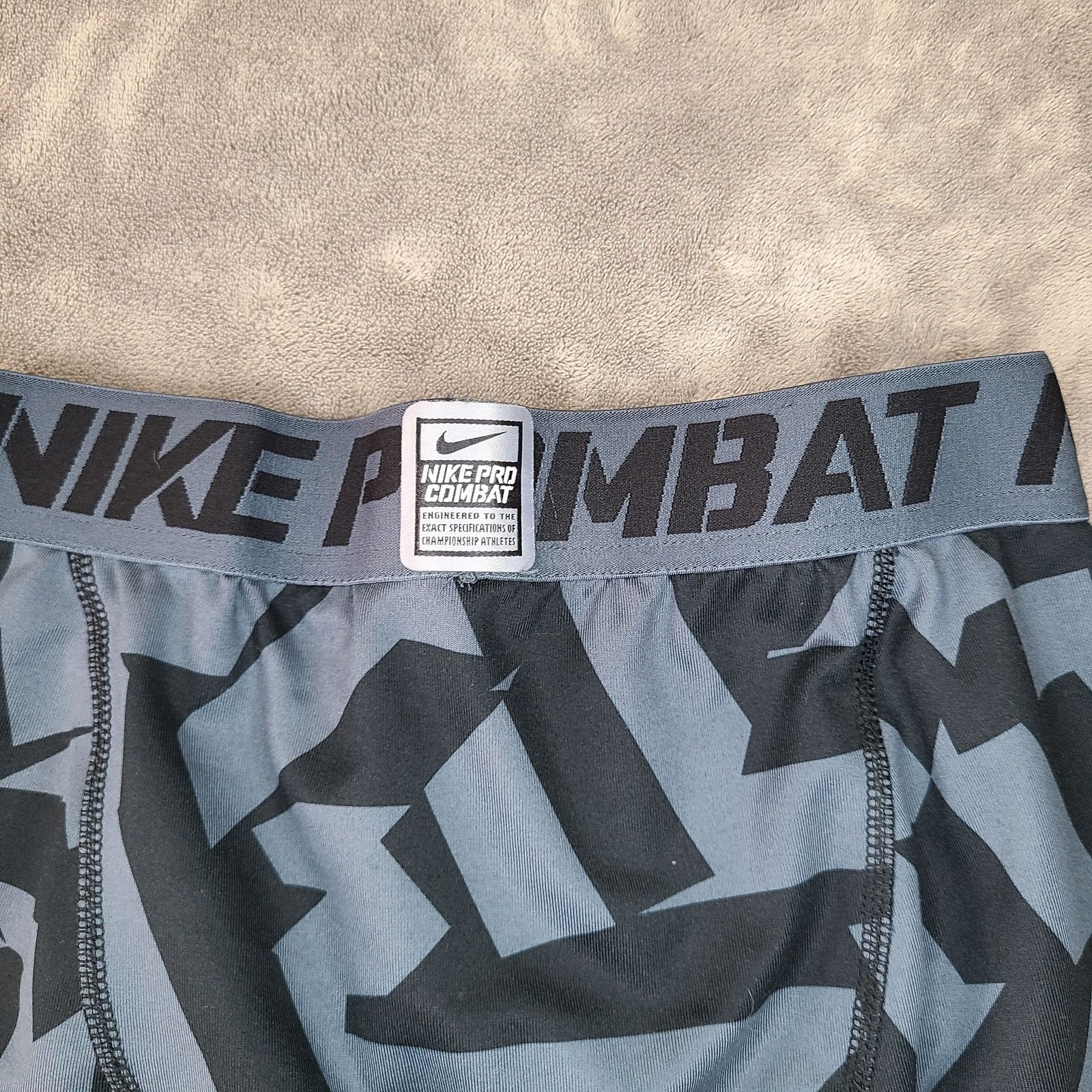 Nike Nike Pro Combat Women's L Graphic Leggings Black/Gray Size 25" / US 0 / IT 36 - 9 Thumbnail