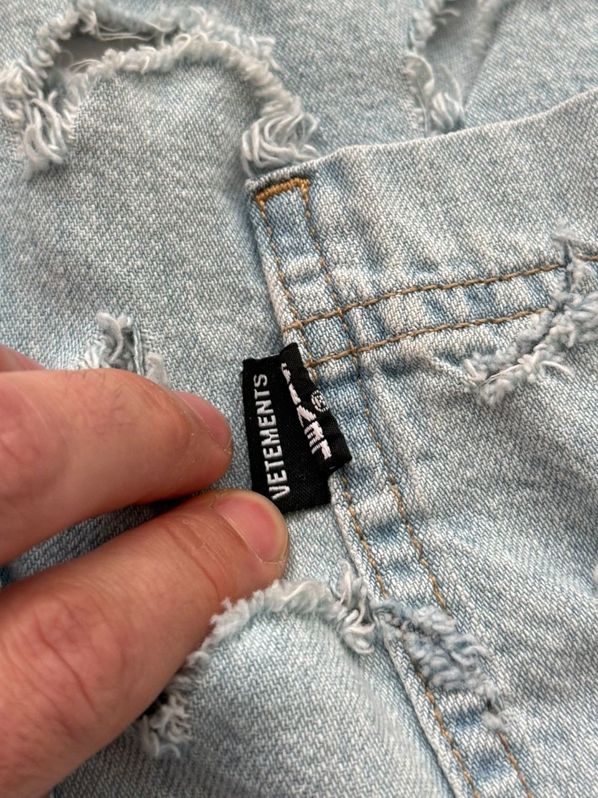 Vetements X Levi’s Shred Thrashed Cutout Denim Shirt Size US M / EU 48-50 / 2 - 8 Thumbnail