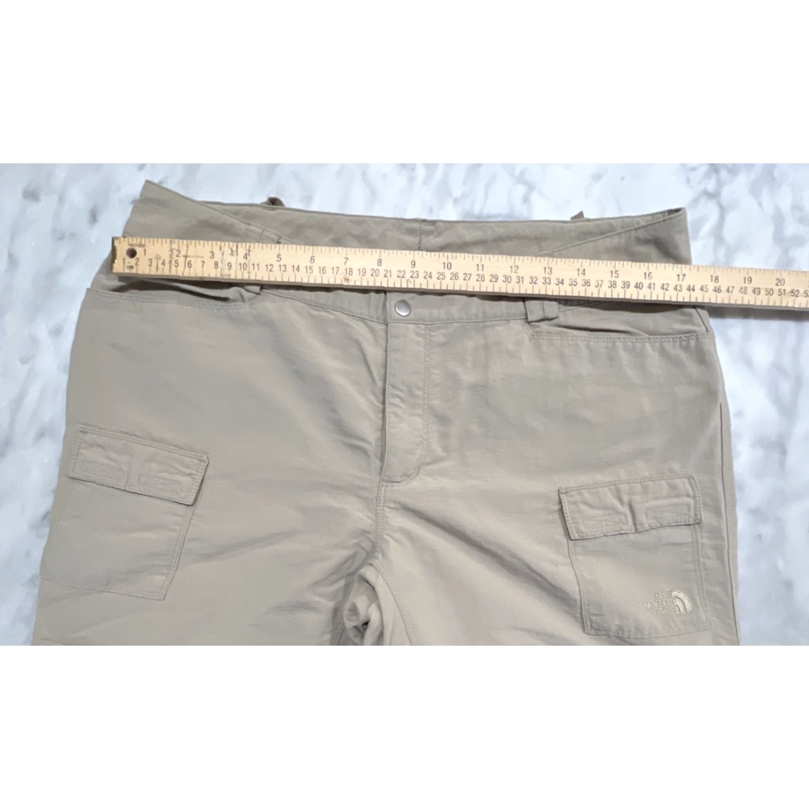 The North Face THE NORTH FACE Lightweight Convertible Pants Women's Size 14 Beige Cargo Zip Off Outdoor Size 36" / US 14 / IT 50 - 6 Thumbnail
