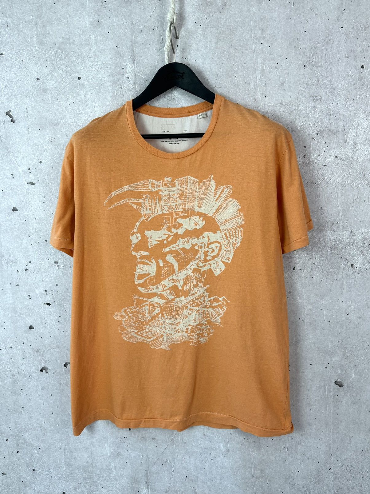 Diesel Vintage Diesel Printed Orange T-shirt Size US L / EU 52-54 / 3 - 1 Thumbnail