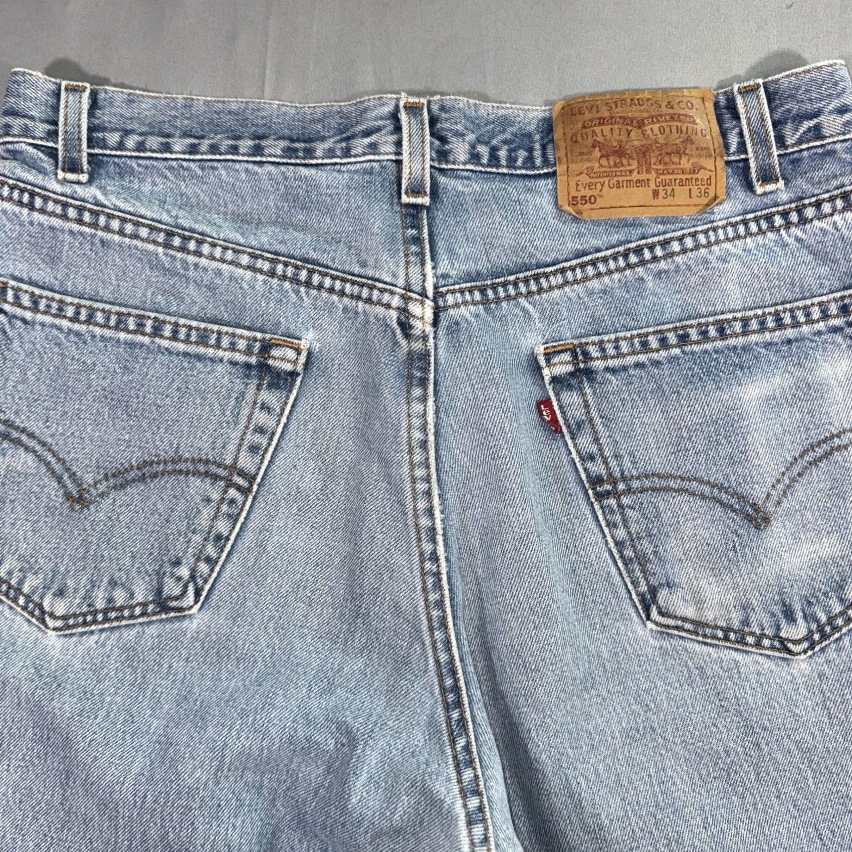 Levi's VINTAGE Levi's Jeans 550 Mens 34x36 Light Wash Relaxed Fit Tapered Denim 90s Pants Mens Jeans Blue 550 Relaxed Fit Tapered Leg W34 L36 Size US 34 / EU 50 - 7 Thumbnail