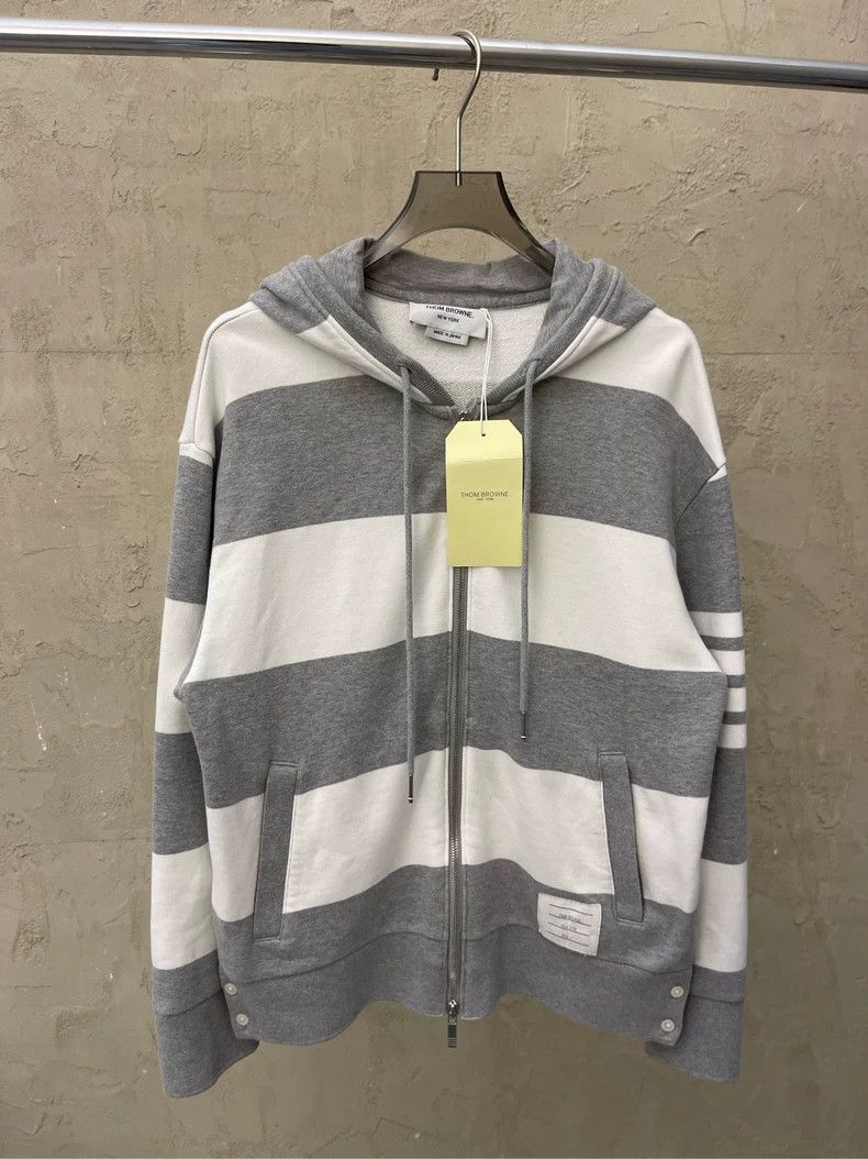 Thom Browne Thom browne Gray and white striped zipper hooded jacket 250 Size US S / EU 44-46 / 1 - 1 Thumbnail