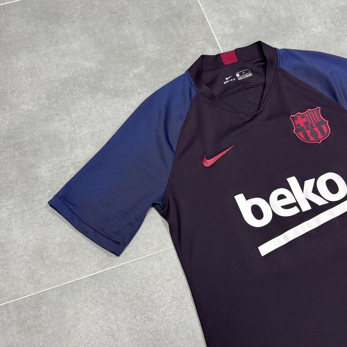 Nike Nike FC Barcelona 2019/2020 DRY Strike Squad Soccer Jersey Size US M / EU 48-50 / 2 - 3 Thumbnail