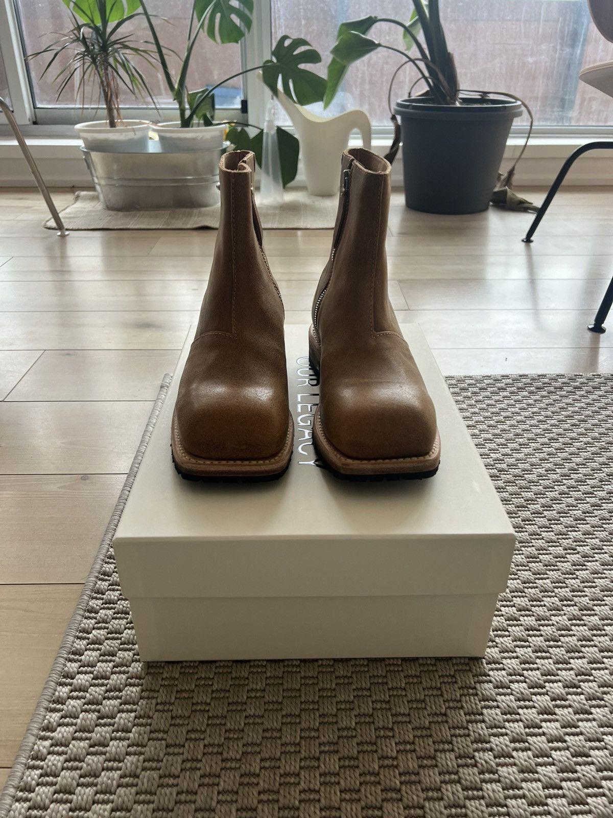 靴 our legacy engine boot sunset sand Our Legacy - Engine Boot Deep Black Leather
