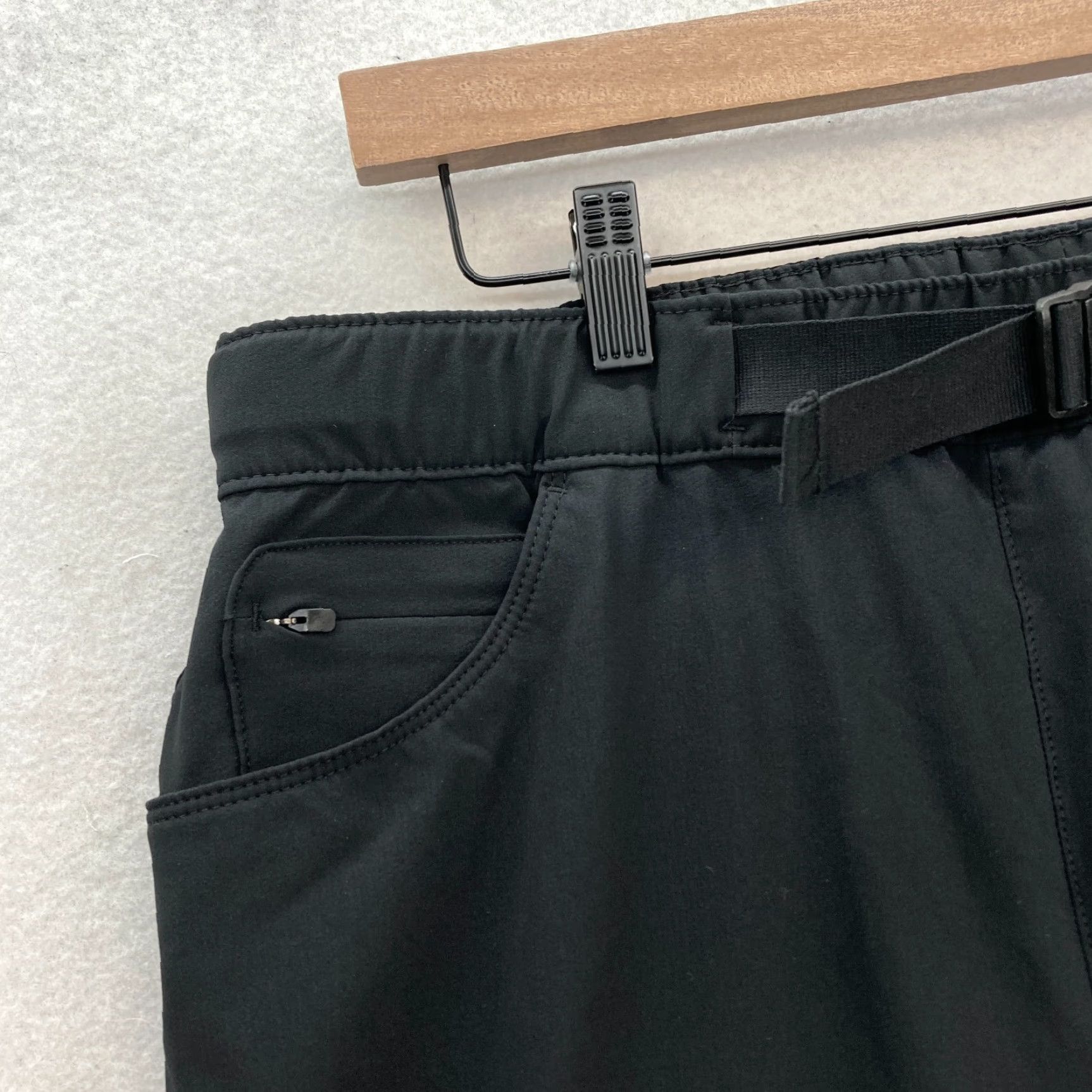 Eddie Bauer Eddie Bauer Travex Hiking Pants Women's 12 Black Stretch Belted Ankle Hiking Pants Regular Inseam 30in Black Size 34" / US 12 / IT 48 - 4 Thumbnail