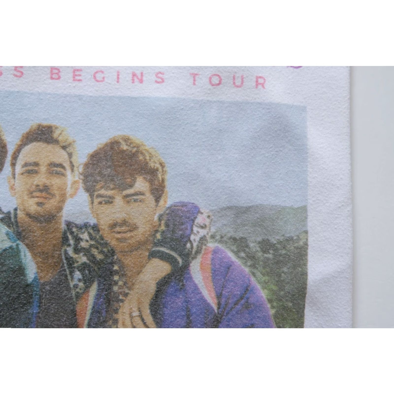 Gildan VINTAGE Jonas Brothers Rock Tour T-Shirt Gray White Cotton Men XL Graphic Print Music 90s Y2K Official Licensed Gildan 5000 Short Sleeve Crew Neck Size US XL / EU 56 / 4 - 4 Thumbnail
