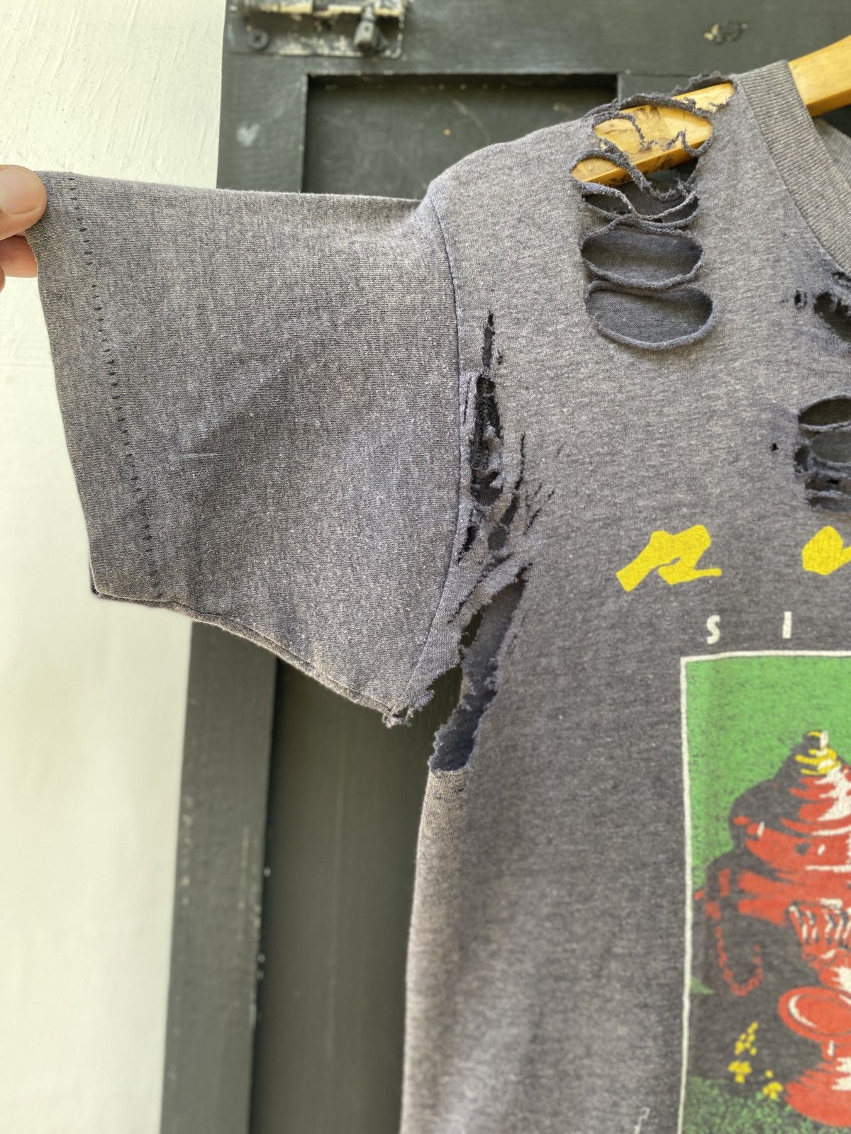 Band Tees *RARE* Vintage 80s RUSH Signal Tour PAPER THIN Band Shirt Size US M / EU 48-50 / 2 - 4 Thumbnail