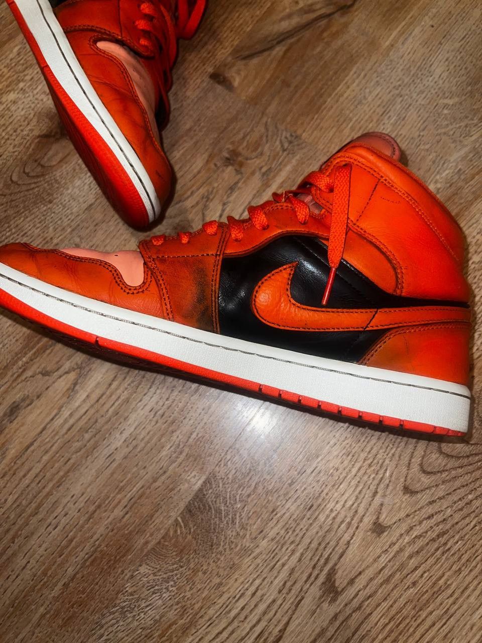 Jordan Brand Nike Air Jordan 1 Retro Hi Red 43 Size US 11 / EU 44 - 13 Thumbnail