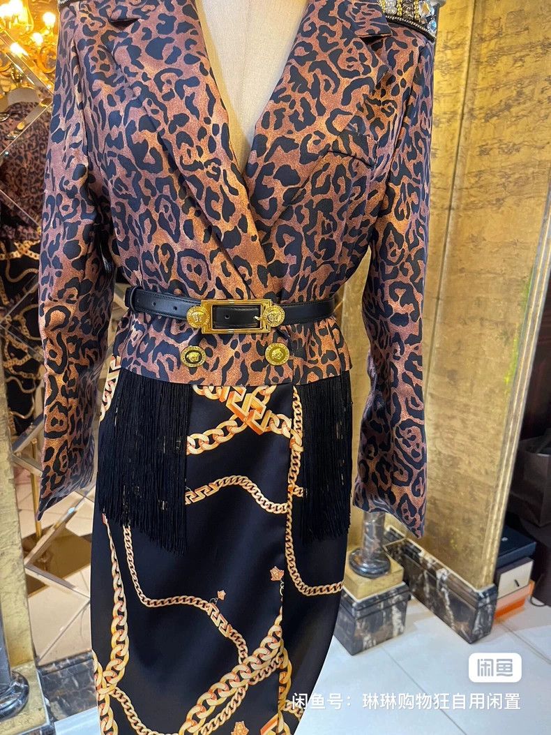 Versace Versace Three-dimensional rhinestone pagoda shoulder shrug Size M / US 6-8 / IT 42-44 - 1 Thumbnail