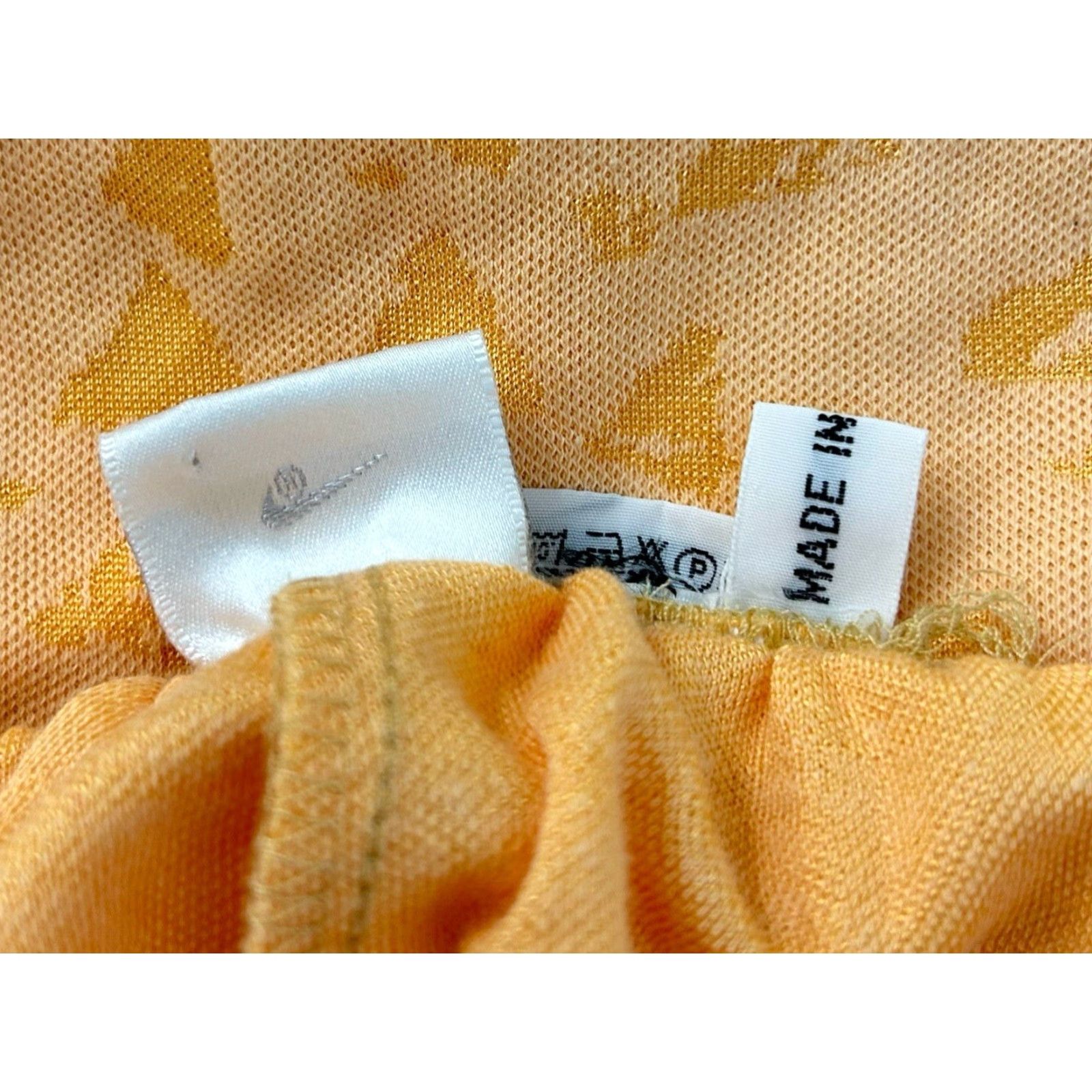 Nike VINTAGE Nike Shorts Womens M Deadstock NWT 90s Activewear Apricot Orange Embroidered Logo Elastic Waist Side Pockets Size 32" / US 10 / IT 46 - 6 Thumbnail