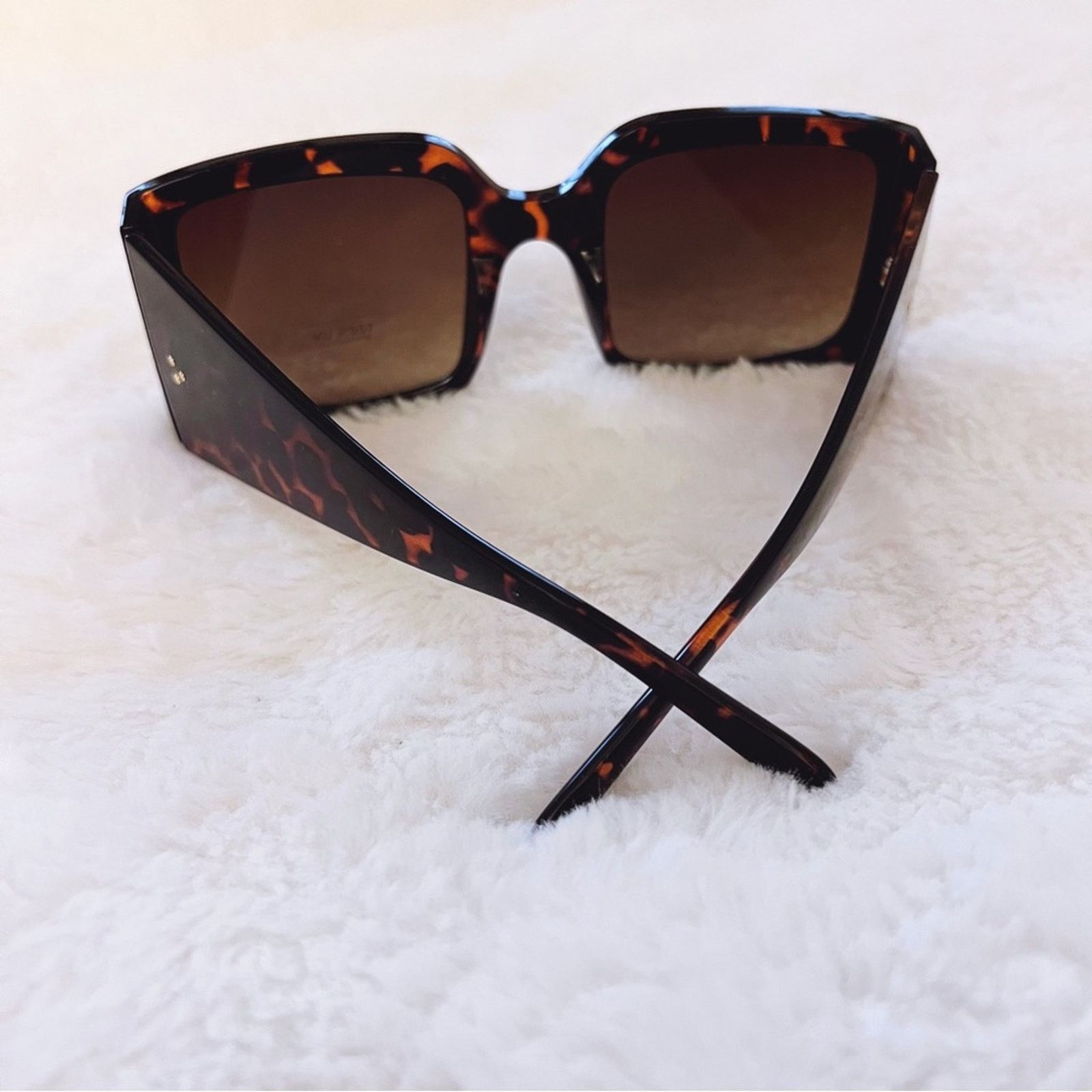 Other Fiona Brown Oversized Rectangle Thick Sunglasses Size ONE SIZE - 8 Thumbnail