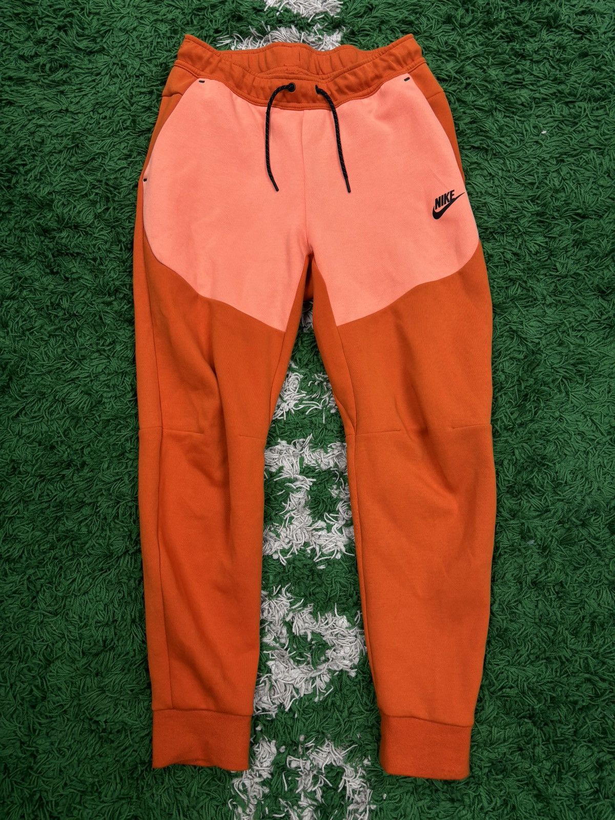 Nike Nike tech orange sweatpants small Size US 30 / EU 46 - 1 Thumbnail