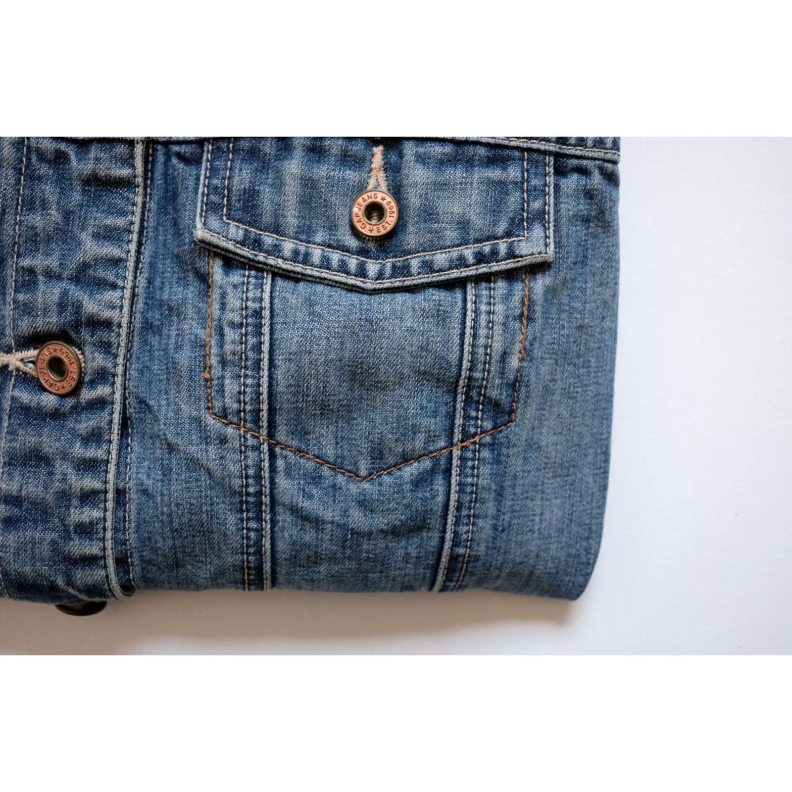 Gap VINTAGE GAP JEANS JACKET BLUE 100% COTTON DENIM CLASSIC RETRO Y2K 2000 WOMENs SZ M Size 32" / US 10 / IT 46 - 4 Thumbnail