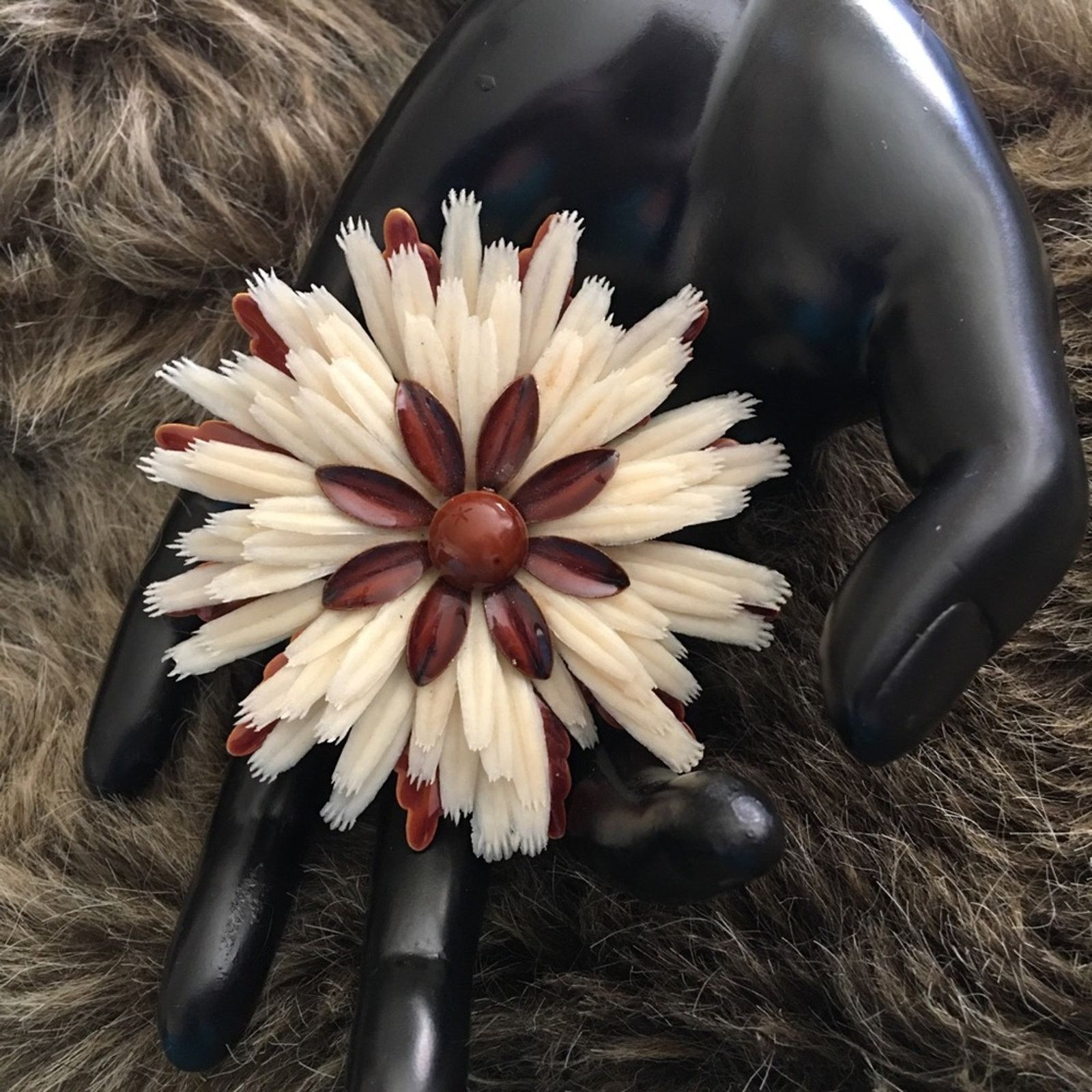 Vintage Vintage 70s metal and plastic flower brooch pin Size ONE SIZE - 1 Thumbnail