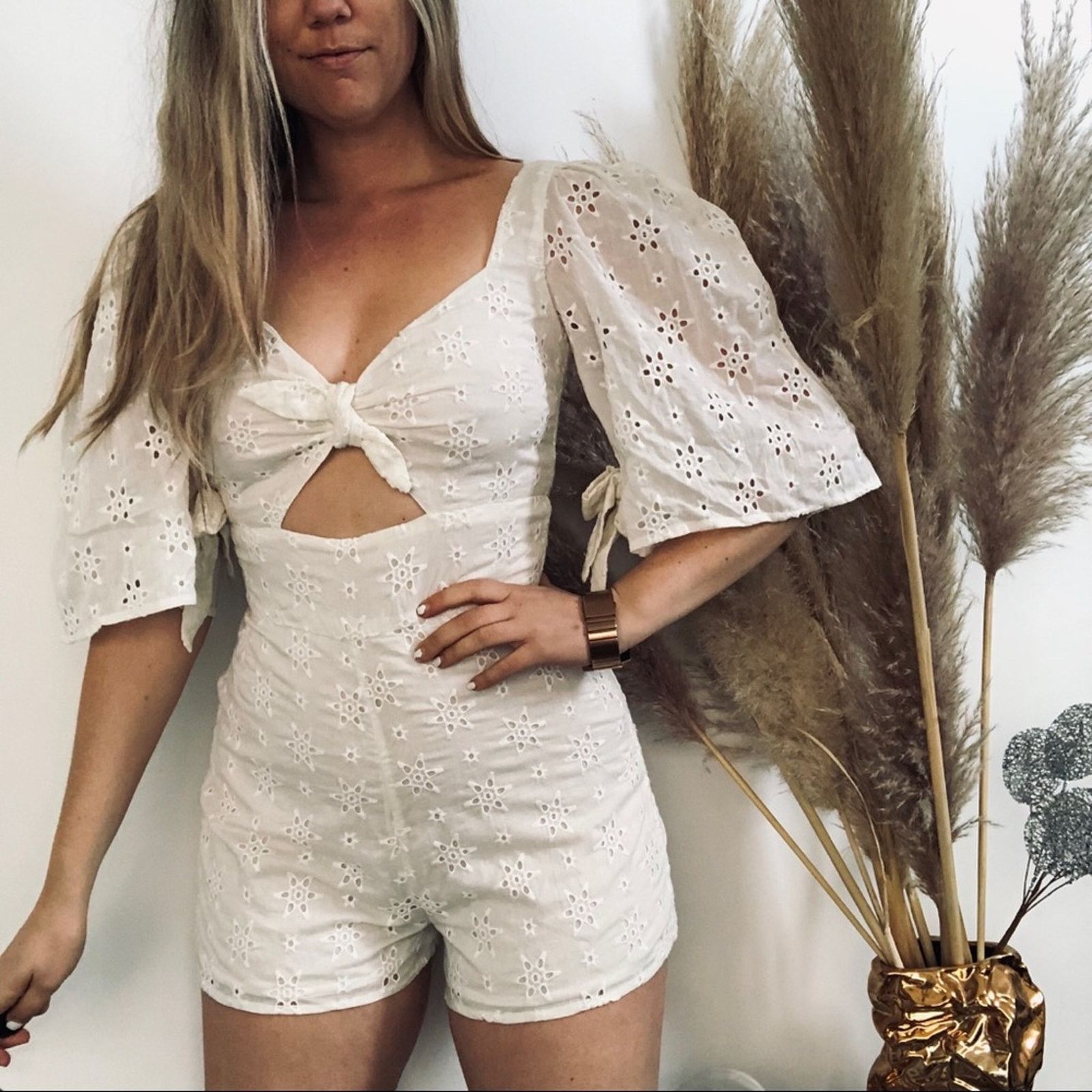 Nordstrom NEW LOVERS FRIENDS Revolve White Eyelet Lace Shorts Romper S Size 27" / US 4 / IT 40 - 2 Thumbnail