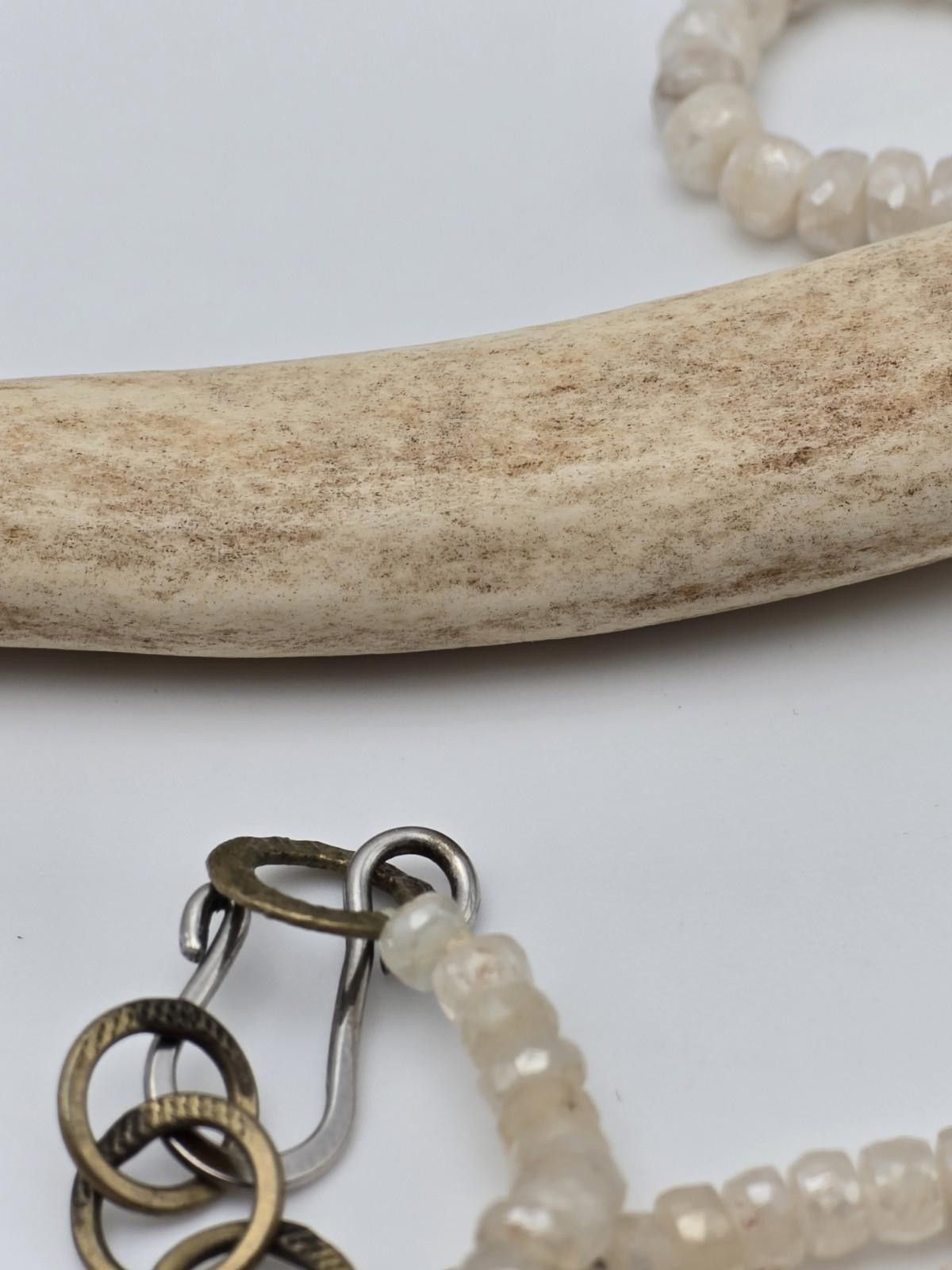 Fashion Victim Faceted Cream Bead Necklace w/ Blue Flash, Jadeite, Feldspar Size ONE SIZE - 8 Thumbnail