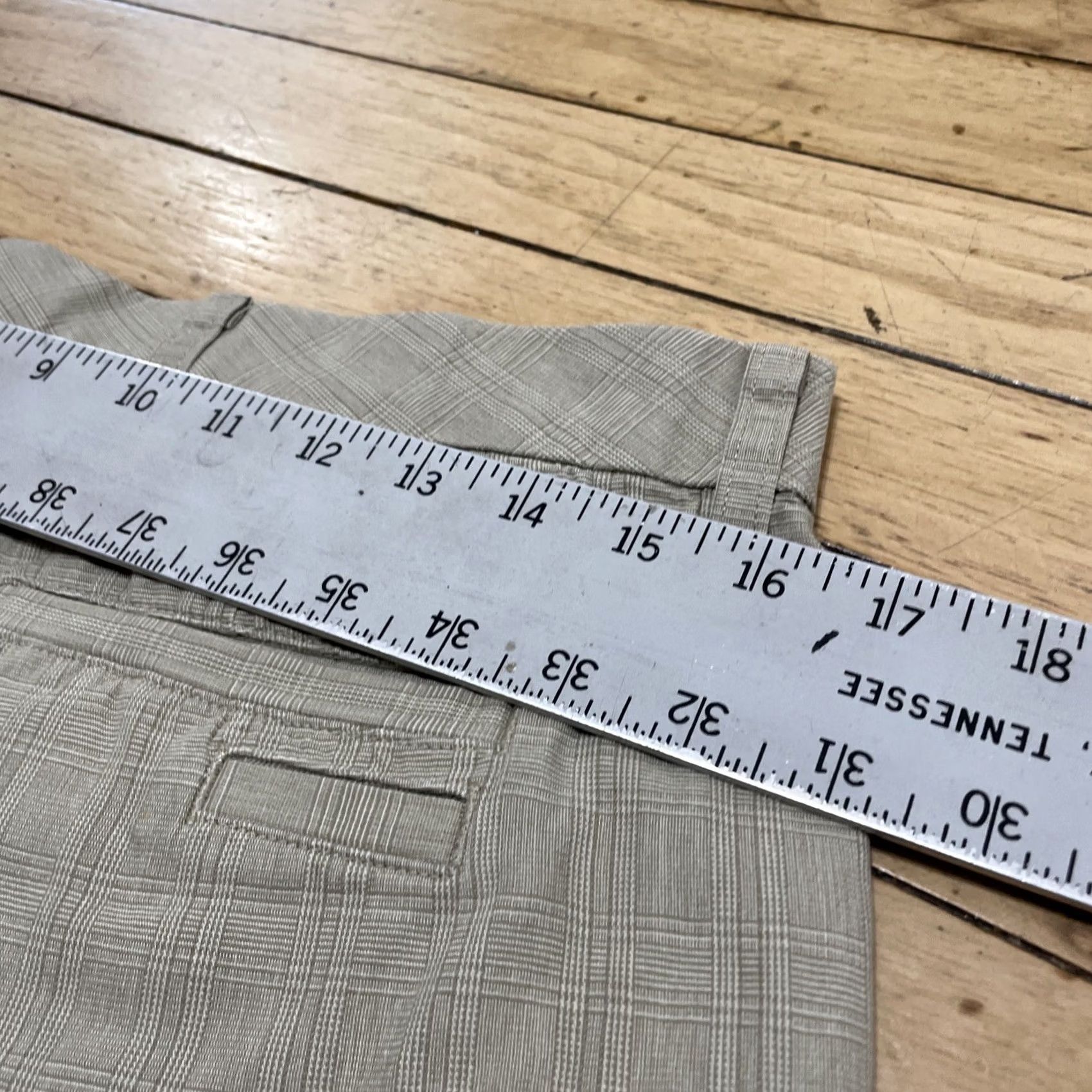 Vintage VINTAGE Ashworth Shorts 32W Men Khaki Beige Plaid Check Flat Front Golf Logo Chino 32 Size US 32 / EU 48 - 6 Thumbnail