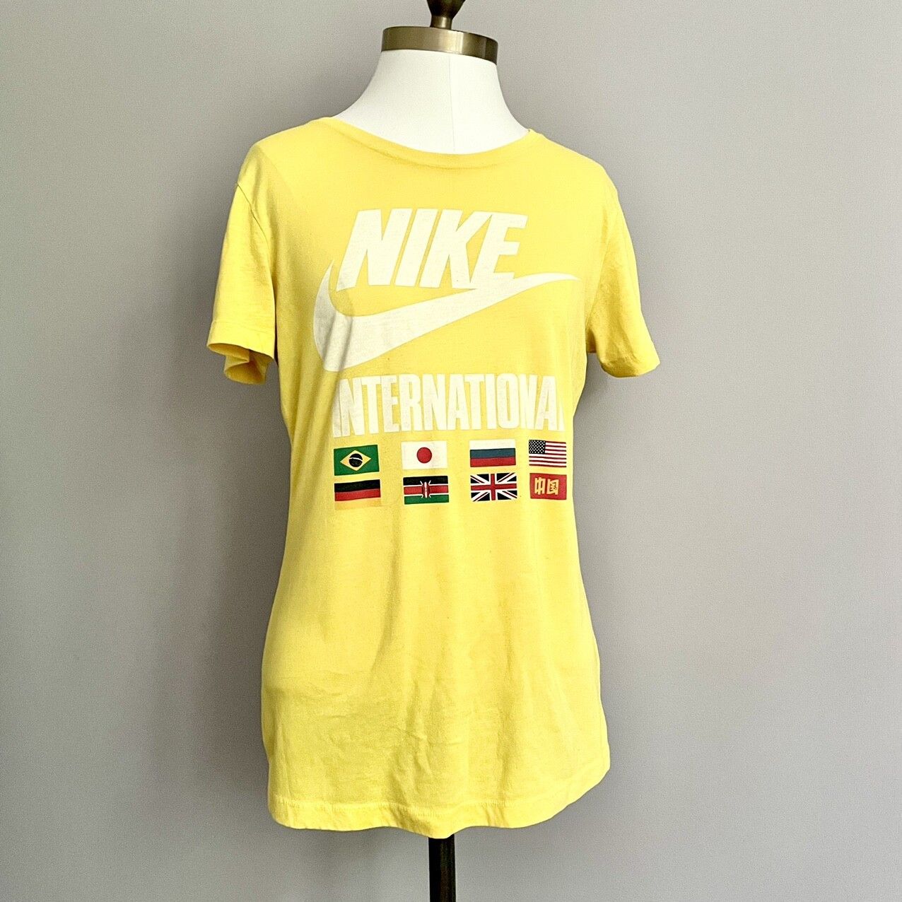 Nike Vintage Nike Track & Field International Flags Tshirt Size S / US 4 / IT 40 - 1 Thumbnail