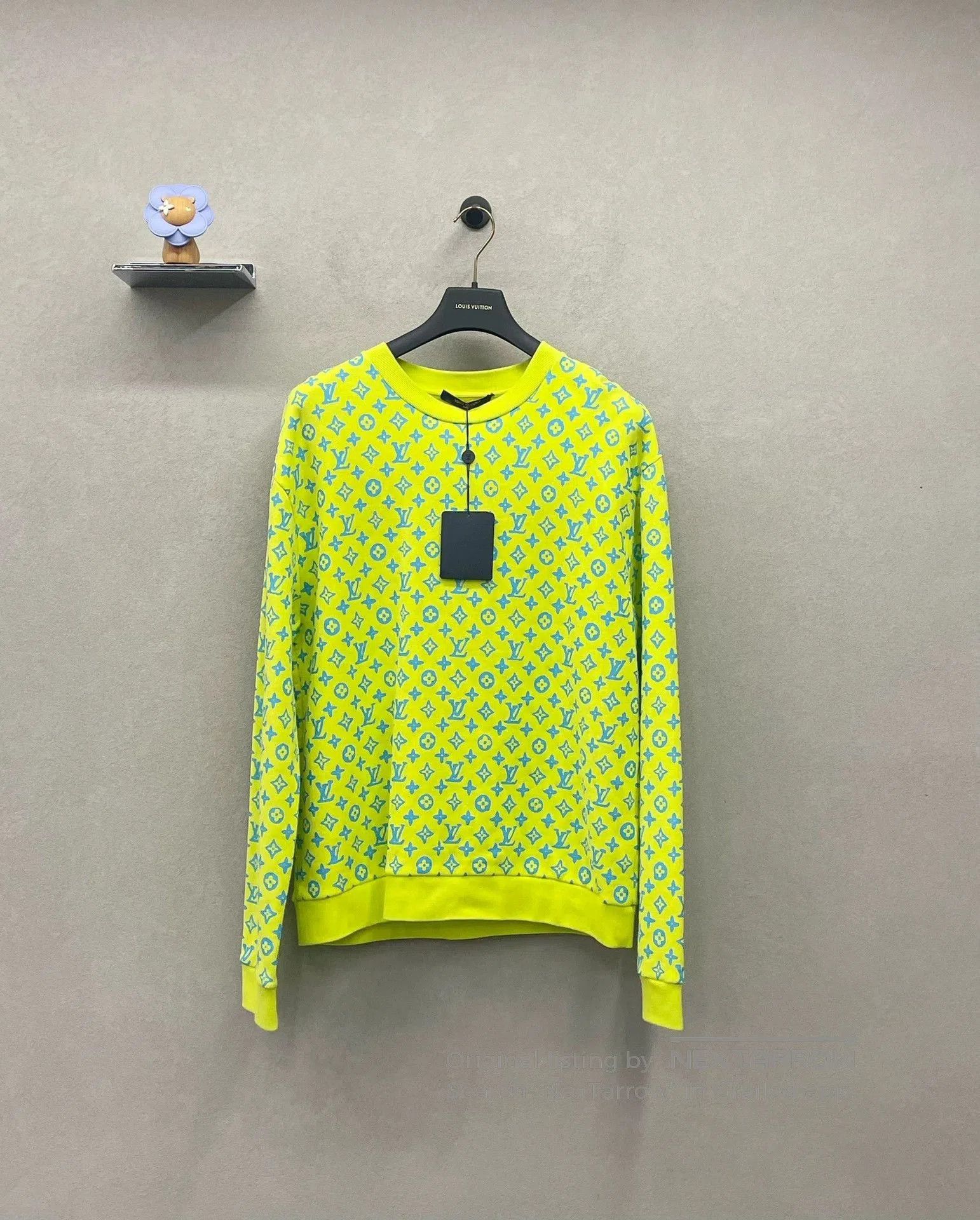 Louis Vuitton bright green logo print sweatshirt unisex. Size US L / EU 52-54 / 3 - 1 Thumbnail