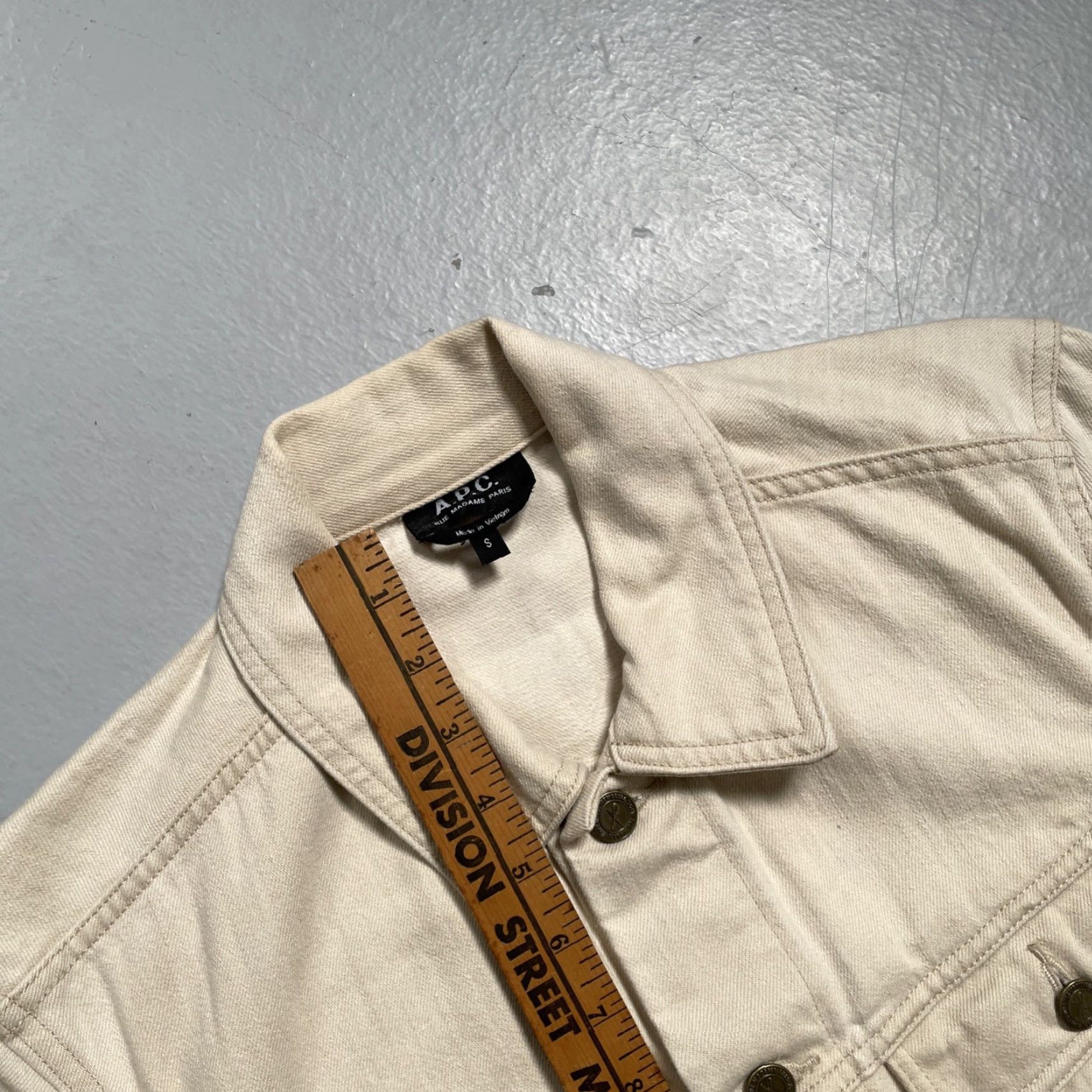 A.P.C. A.P.C. Denim Trucker Jacket Vintage Style S Unisex Beige Cotton Denim 40s 50s French Streetwear Fashion Size US S / EU 44-46 / 1 - 5 Thumbnail