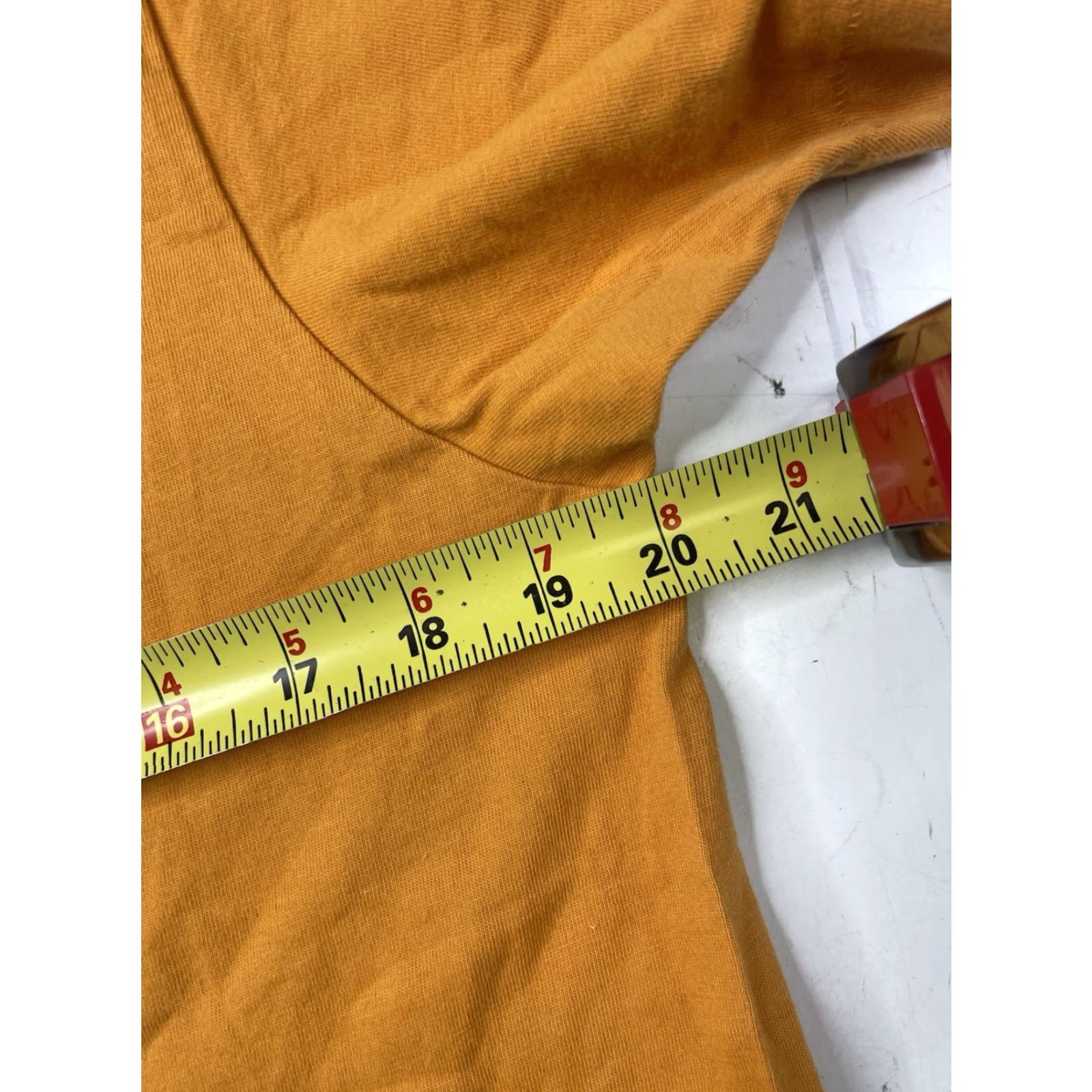 Uniqlo VINTAGE Uniqlo Peanuts Snoopy Graphic T-Shirt Mens S Yellow Size US S / EU 44-46 / 1 - 5 Thumbnail
