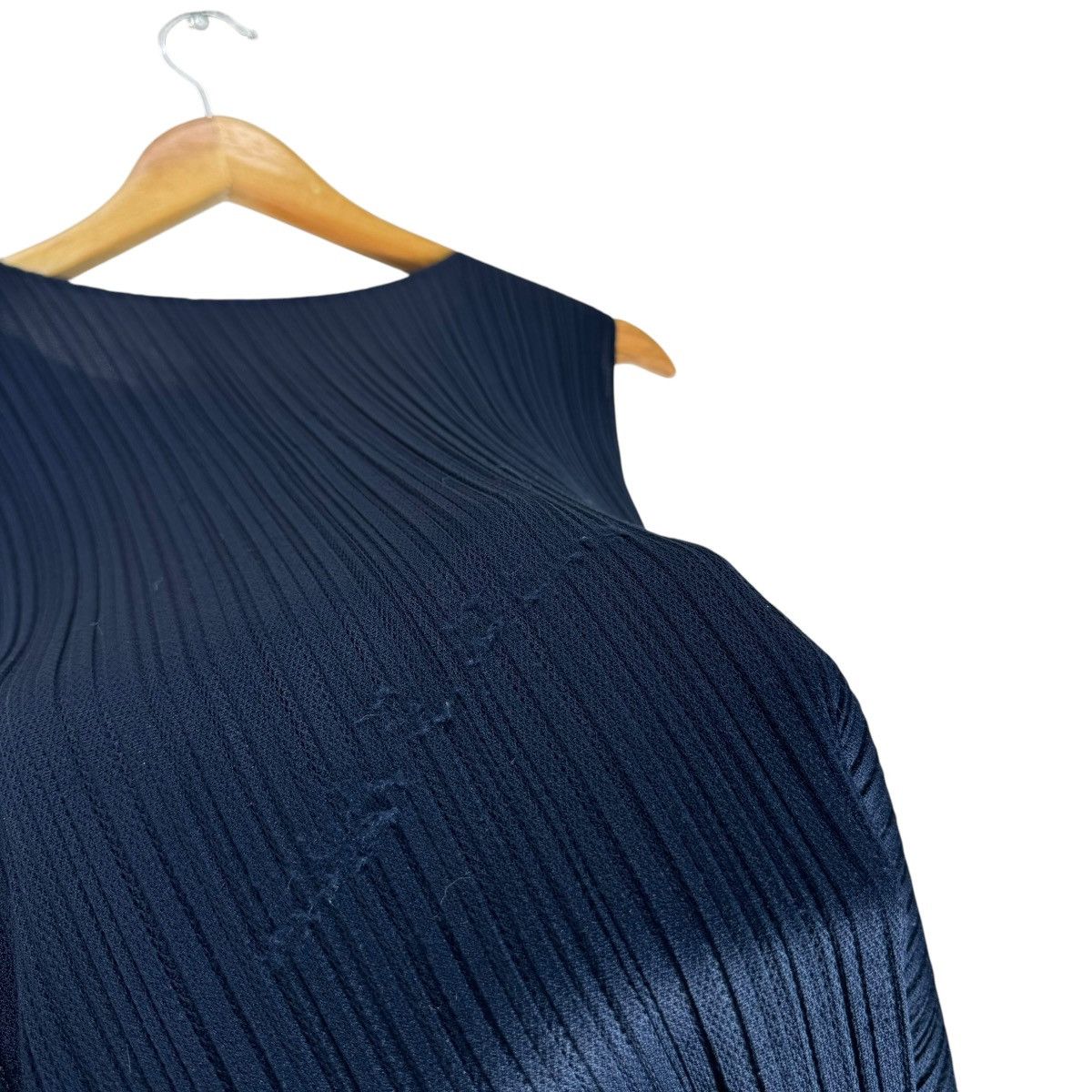 Issey Miyake × Pleats Please Issey Miyake ☀️ISSEY MIYAKE IS PLEATS TANK TOP SLEEVELESS Size L / US 10 / IT 46 - 6 Thumbnail